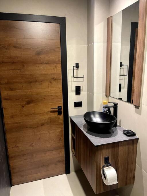 Luxury Apartment near Fidel Anze