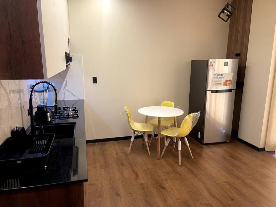 Luxury Apartment near Fidel Anze