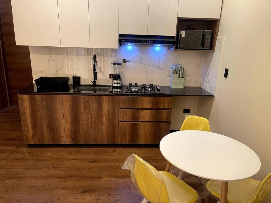 Luxury Apartment near Fidel Anze