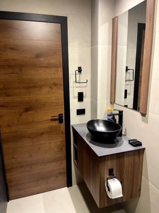 Luxury Apartment near Fidel Anze