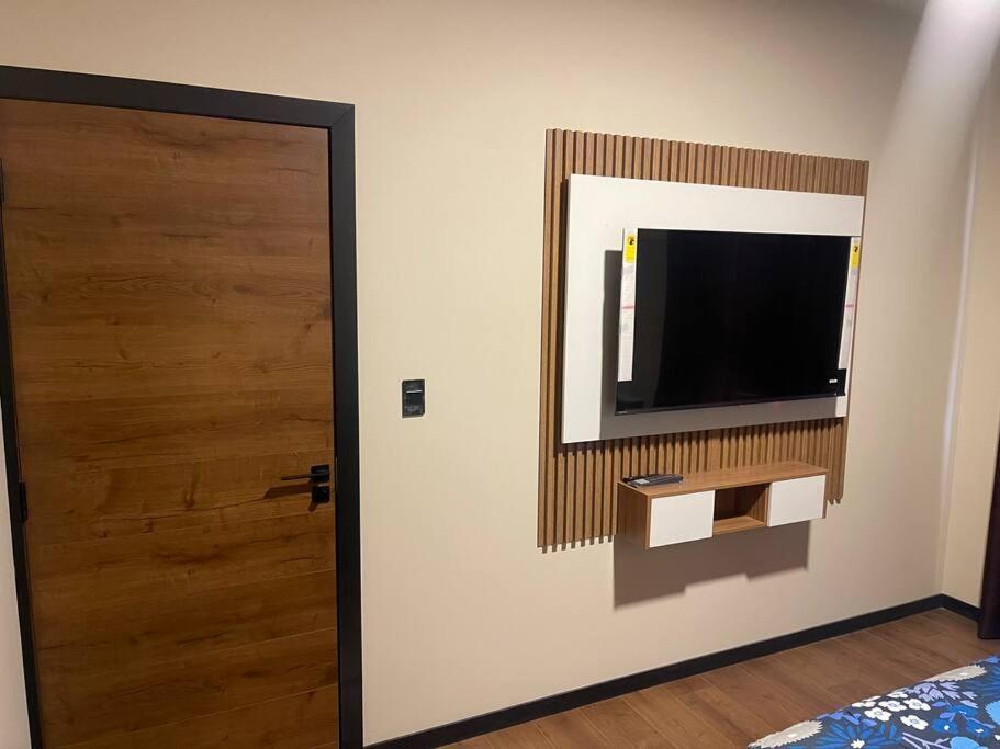 Luxury Apartment near Fidel Anze