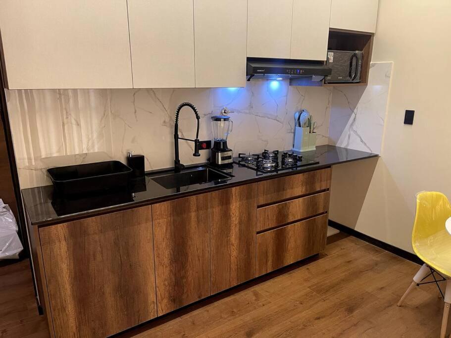 Luxury Apartment near Fidel Anze