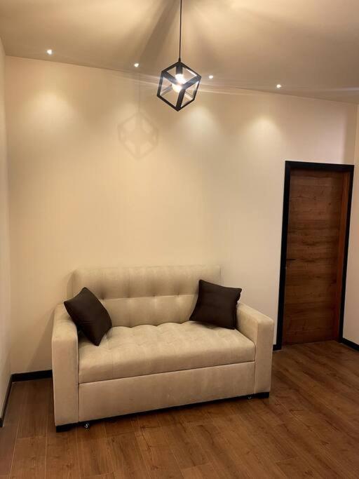 Luxury Apartment near Fidel Anze