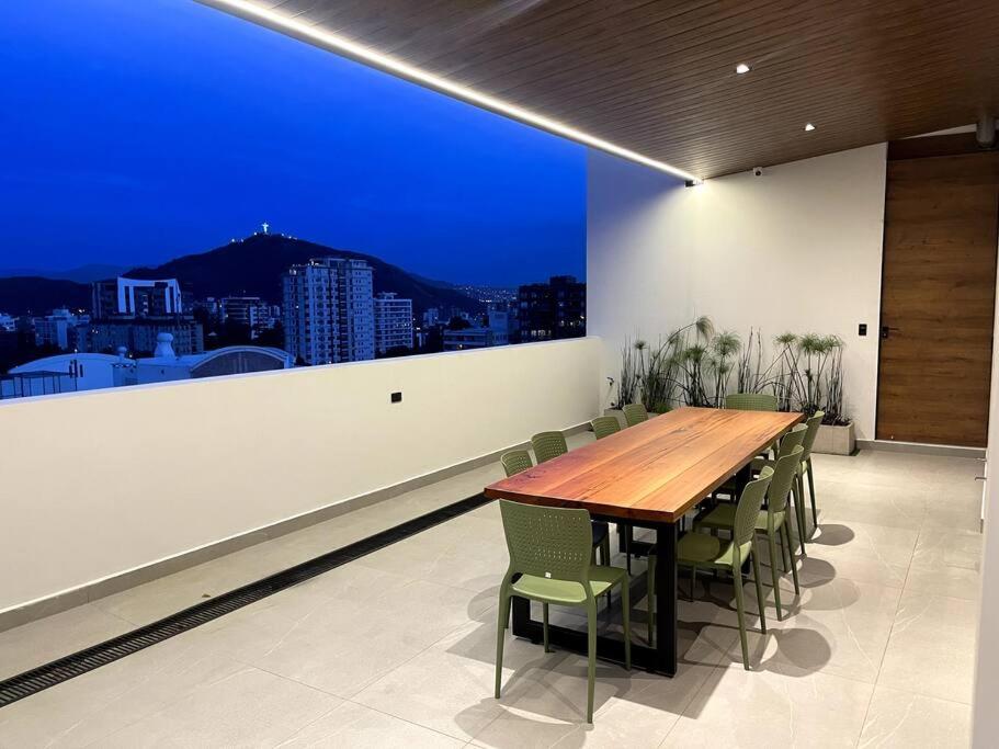 Luxury Apartment near Fidel Anze