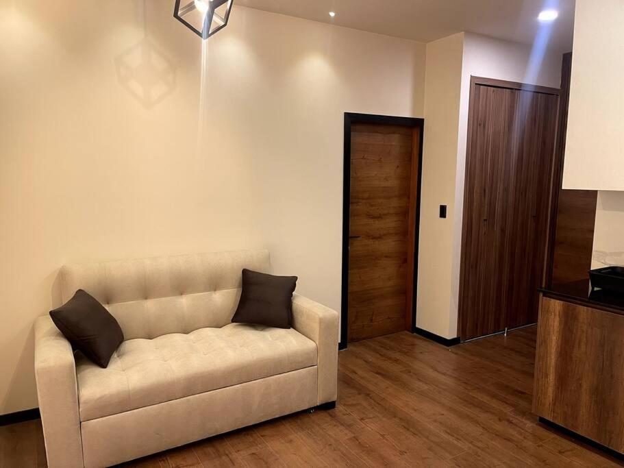 Luxury Apartment near Fidel Anze