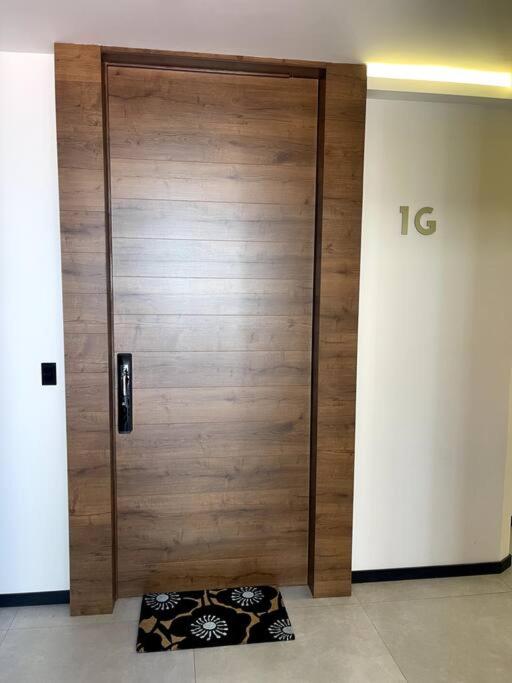 Luxury Apartment near Fidel Anze
