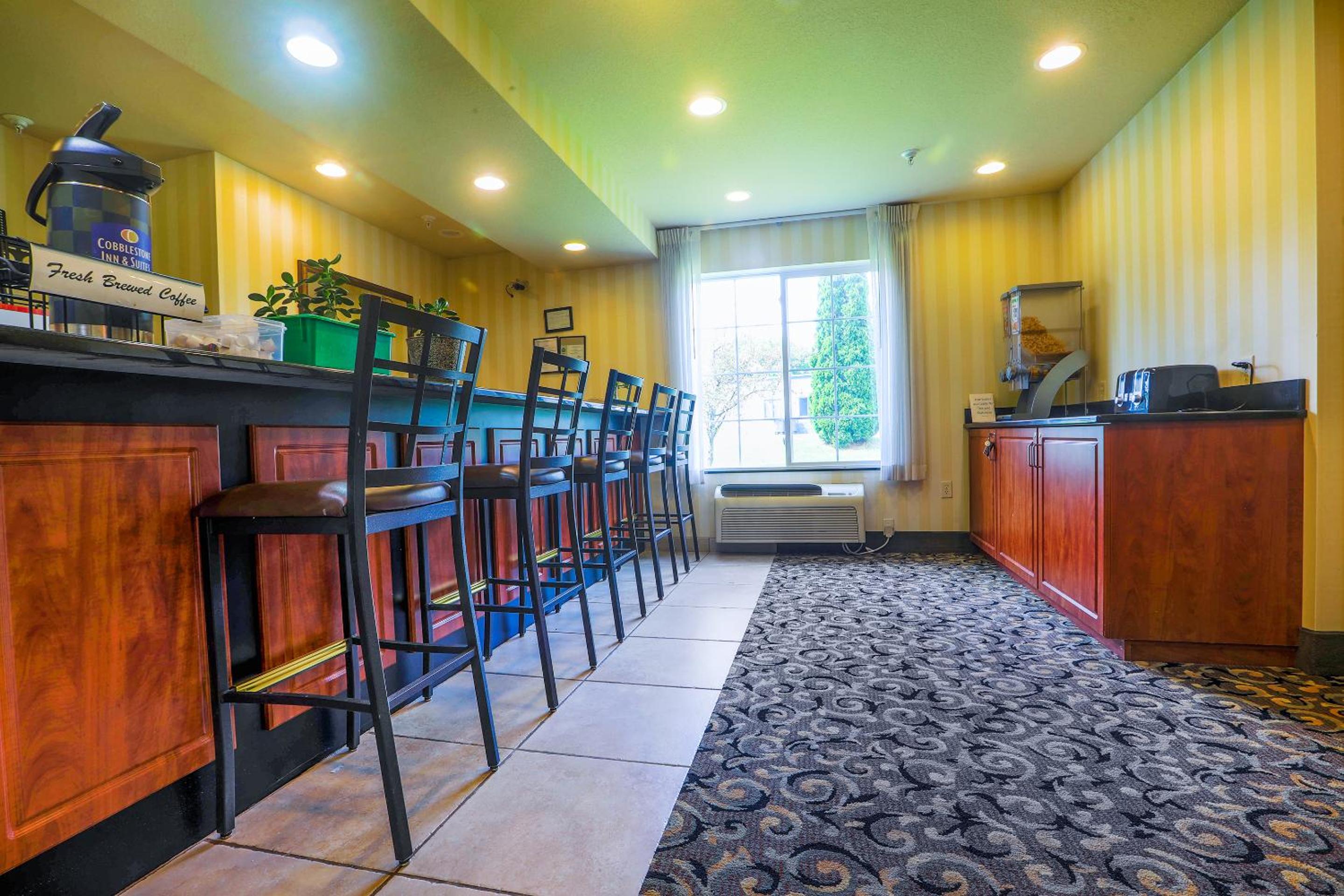 Evansville Inn & Suites by OYO