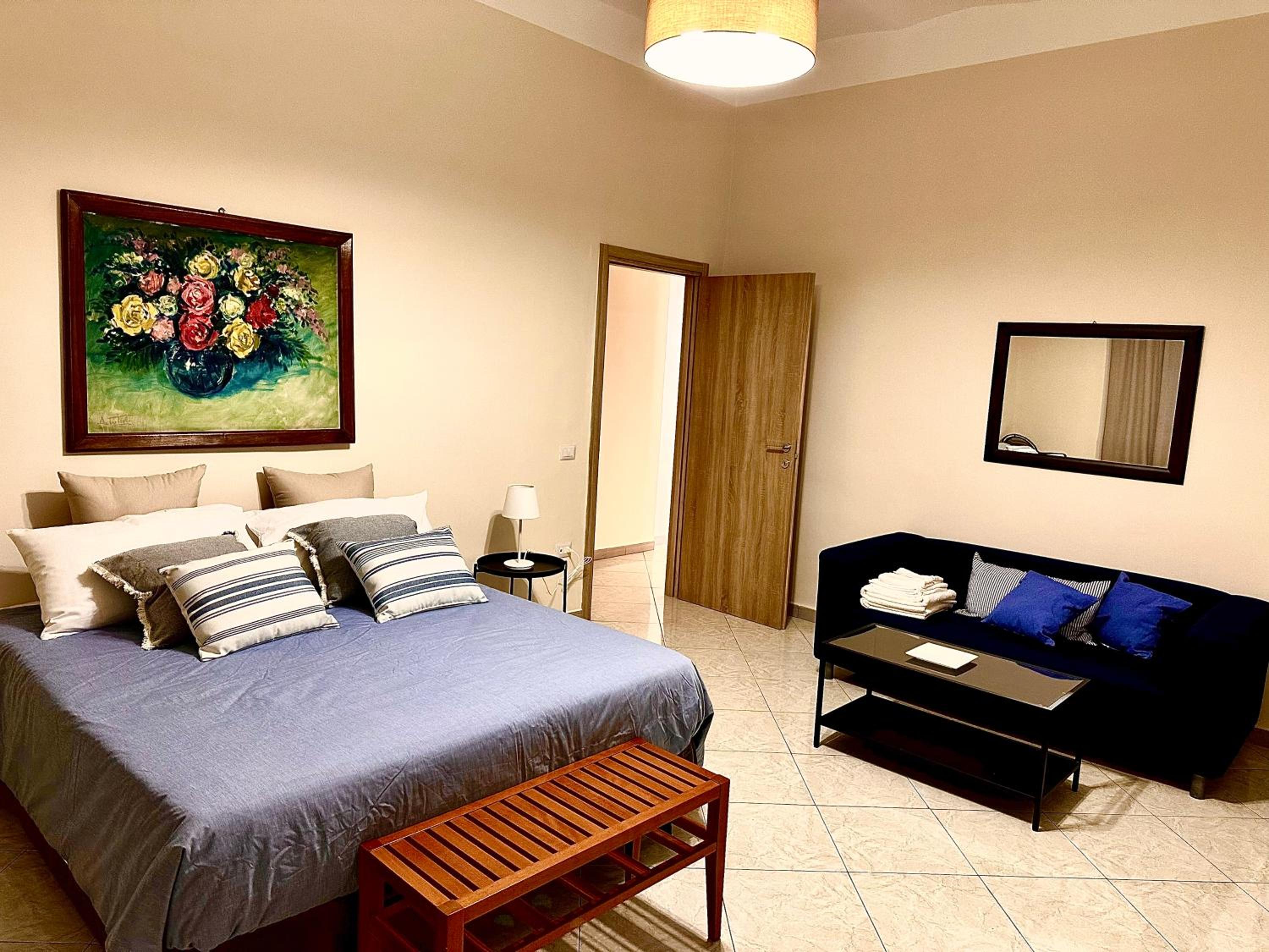 Spacious 130 sqm Luxury Apartment - 2 Bathrooms - Central Station & Old Town