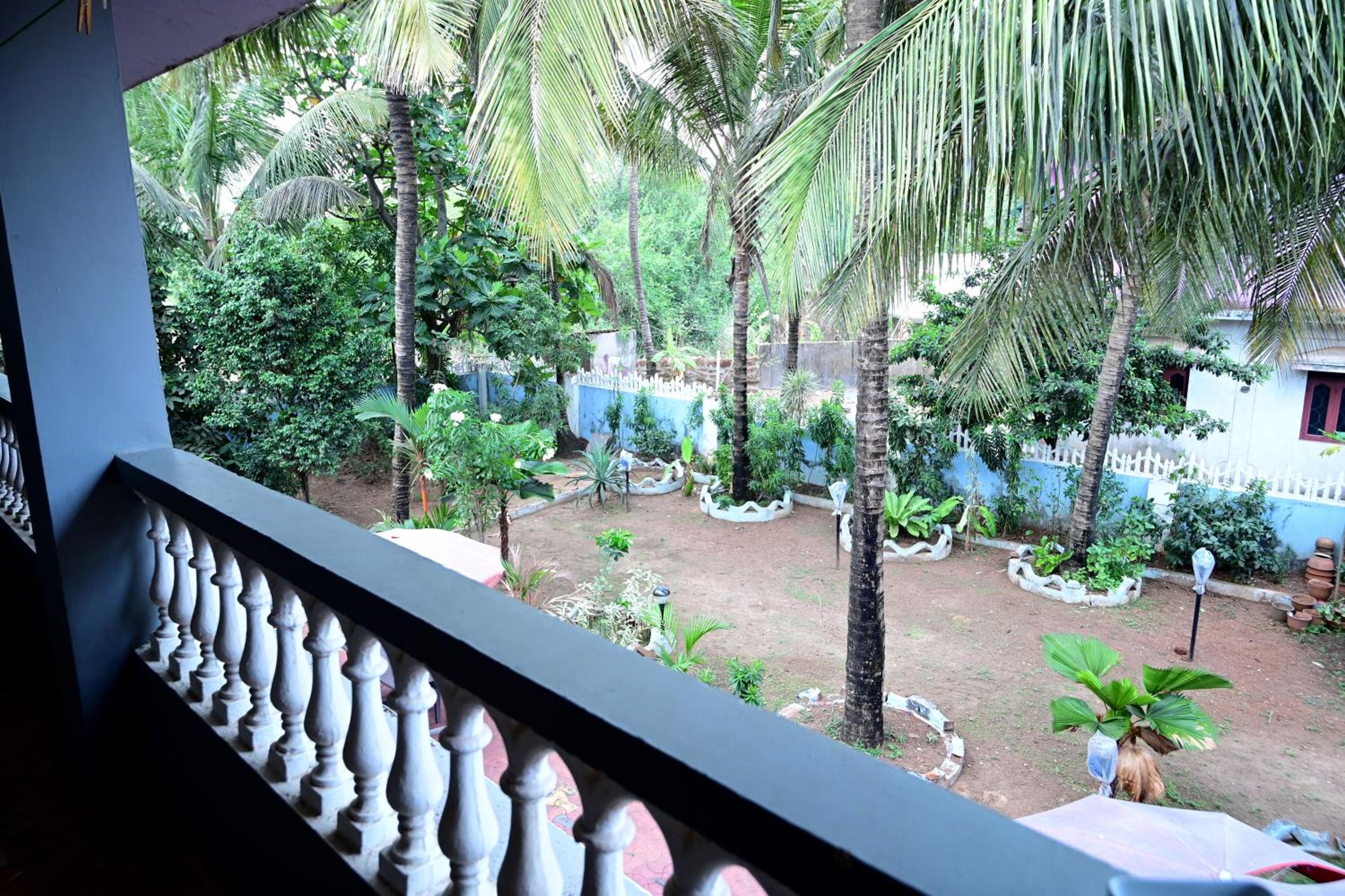 Clinton guest house Colva view 4