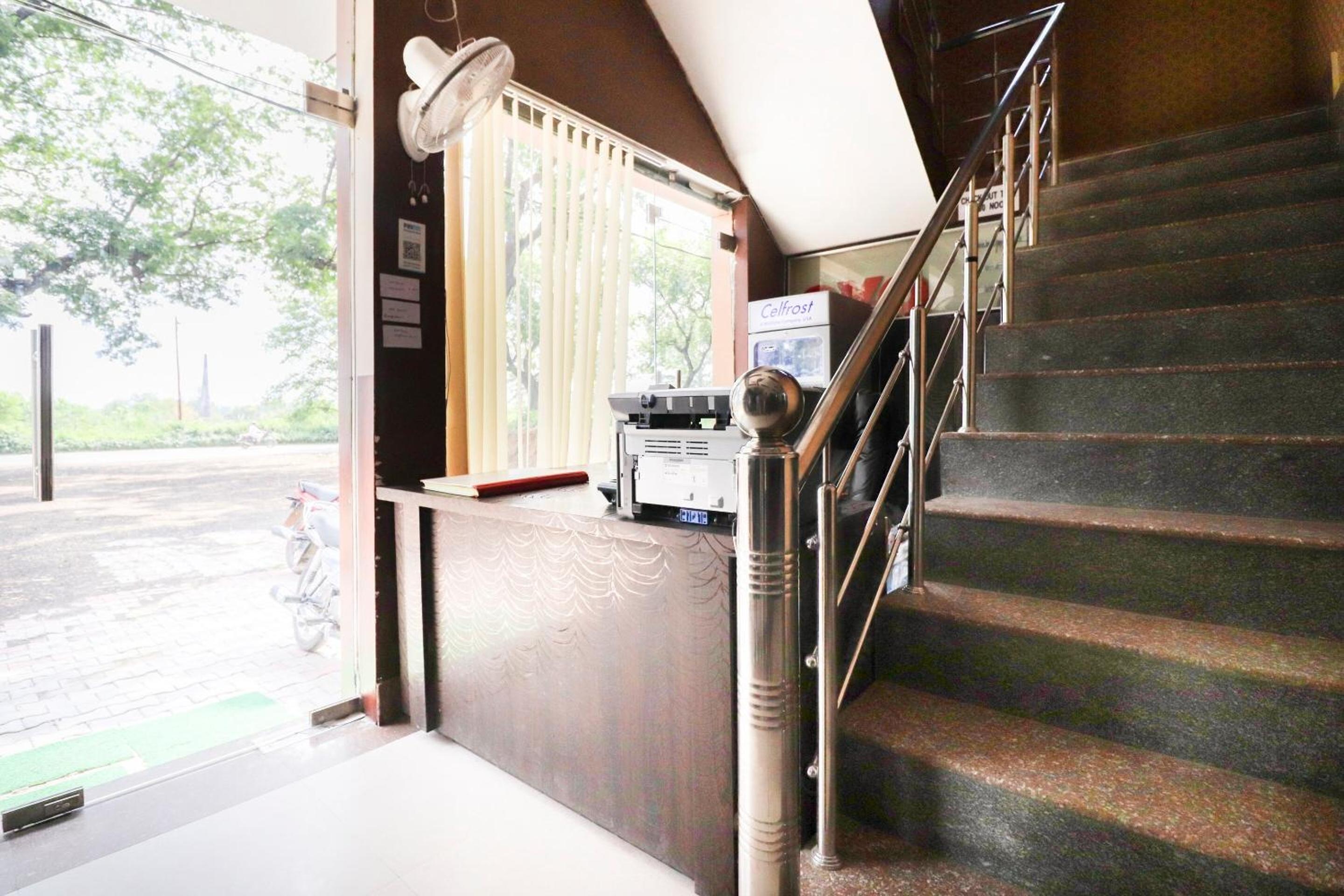 Lobby & Reception