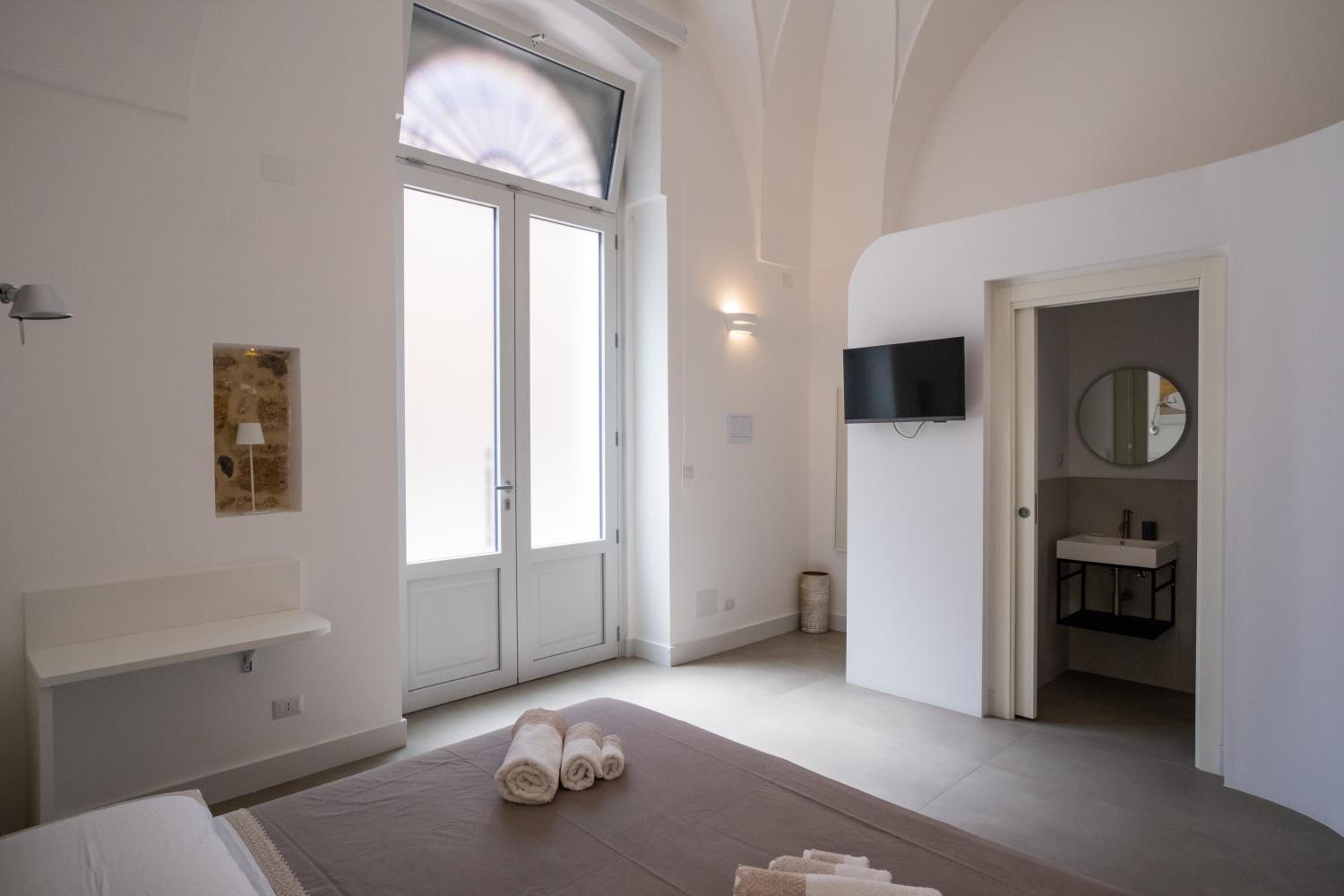 Dimora Martinez photo 2