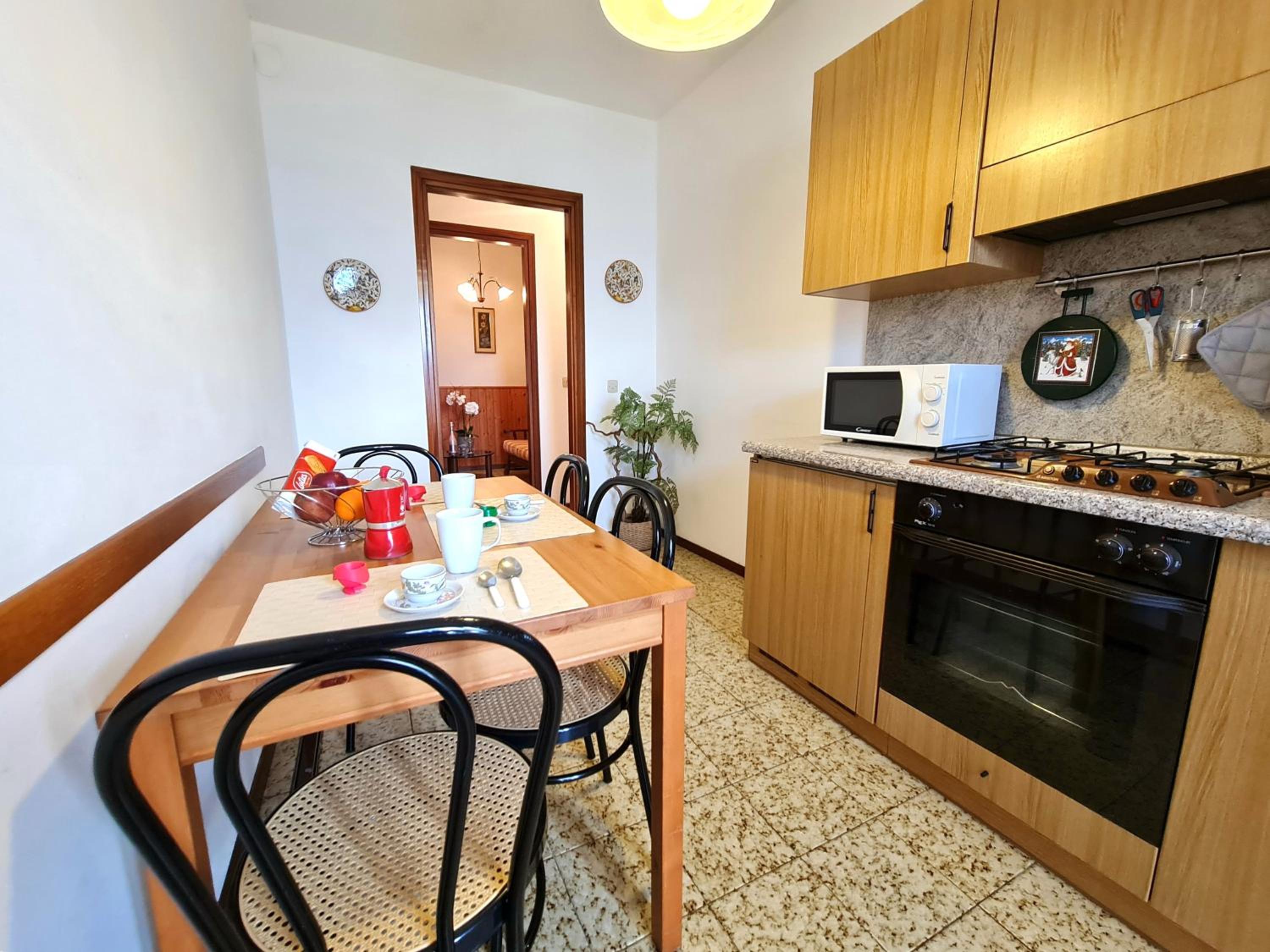 Bellavista lago Apartment patio and view by Gardadomusmea view 5