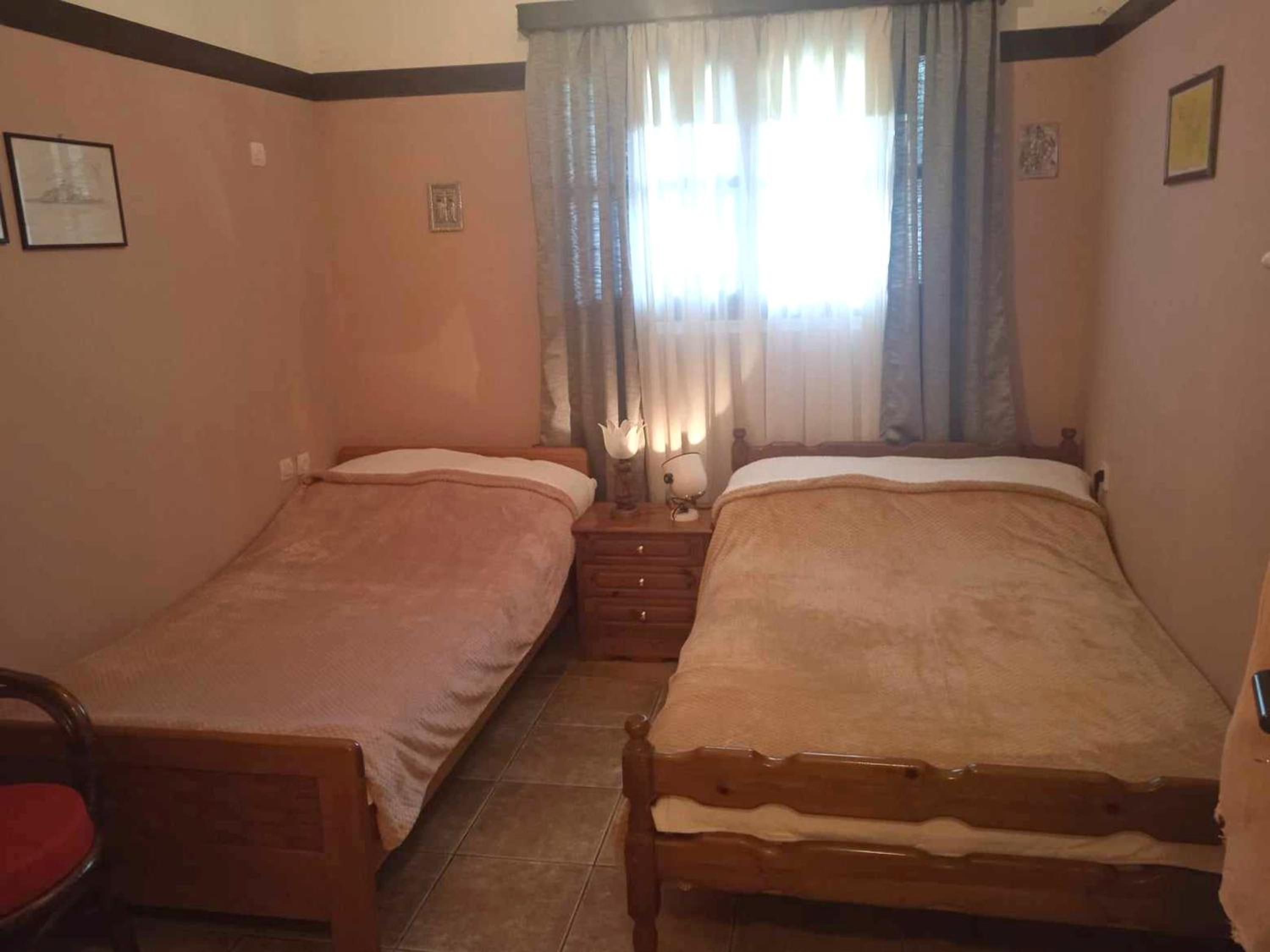 Alonaki Seafront Cottage