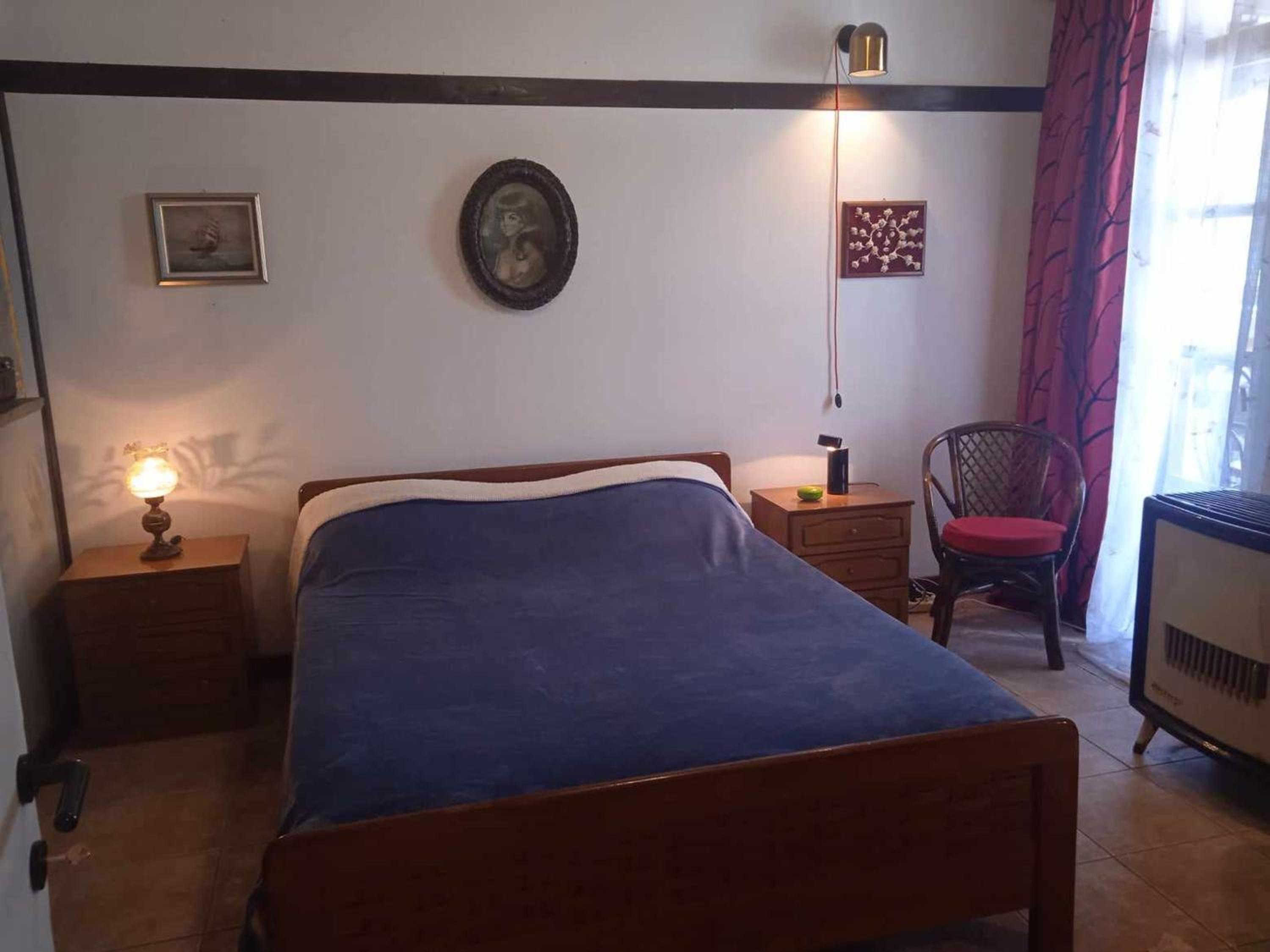 Alonaki Seafront Cottage