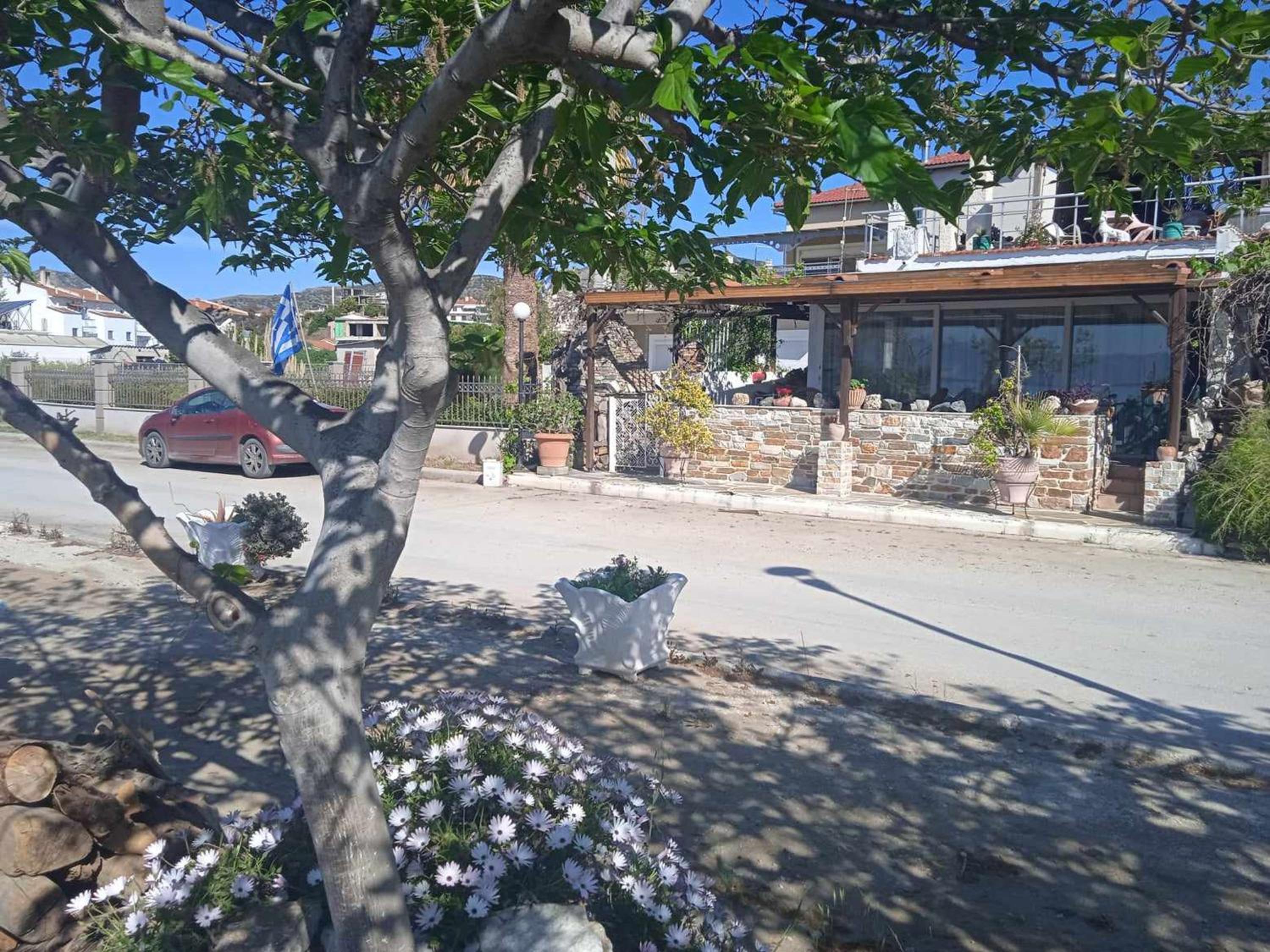 Alonaki Seafront Cottage