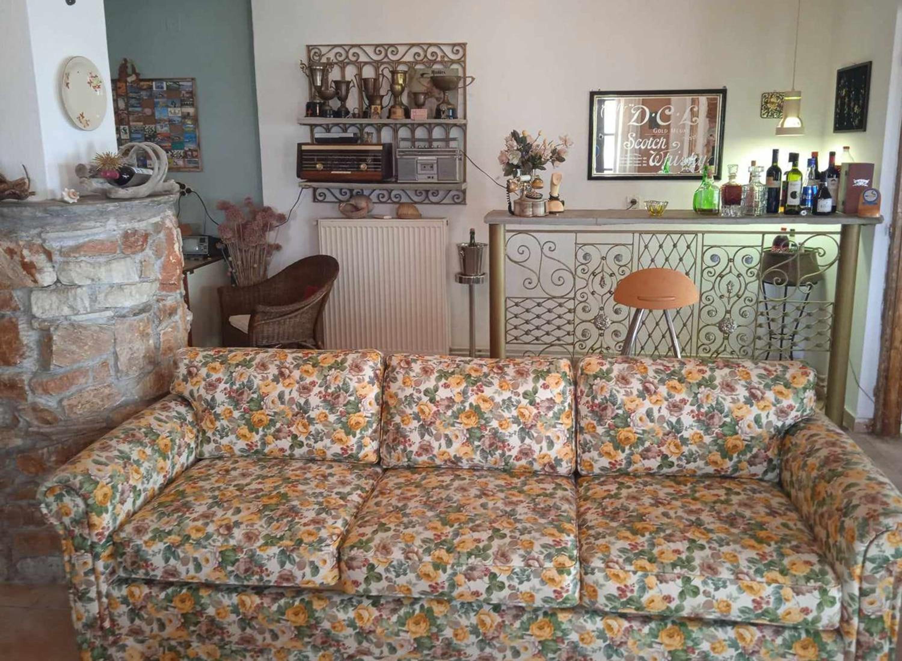 Alonaki Seafront Cottage
