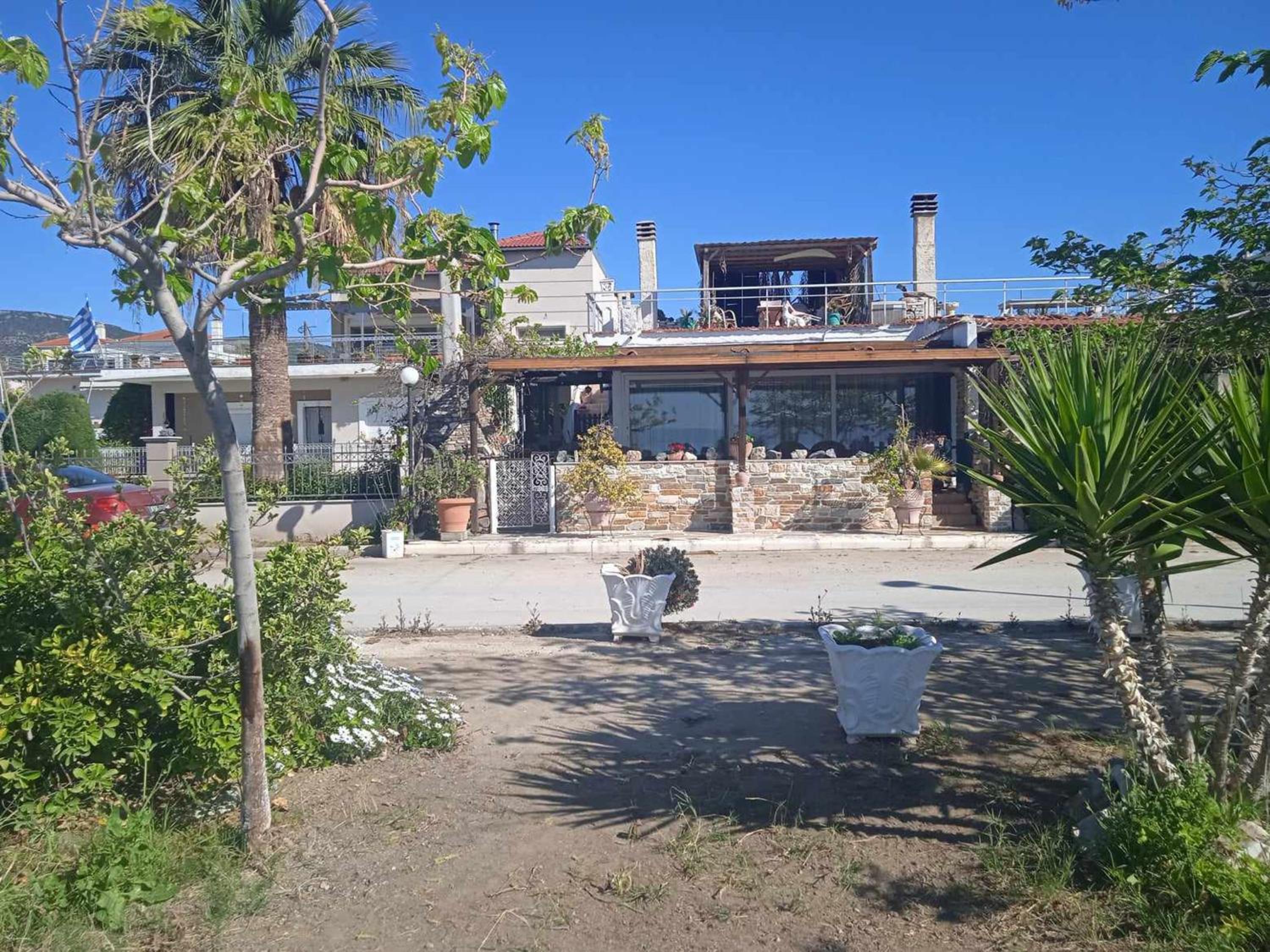 Alonaki Seafront Cottage