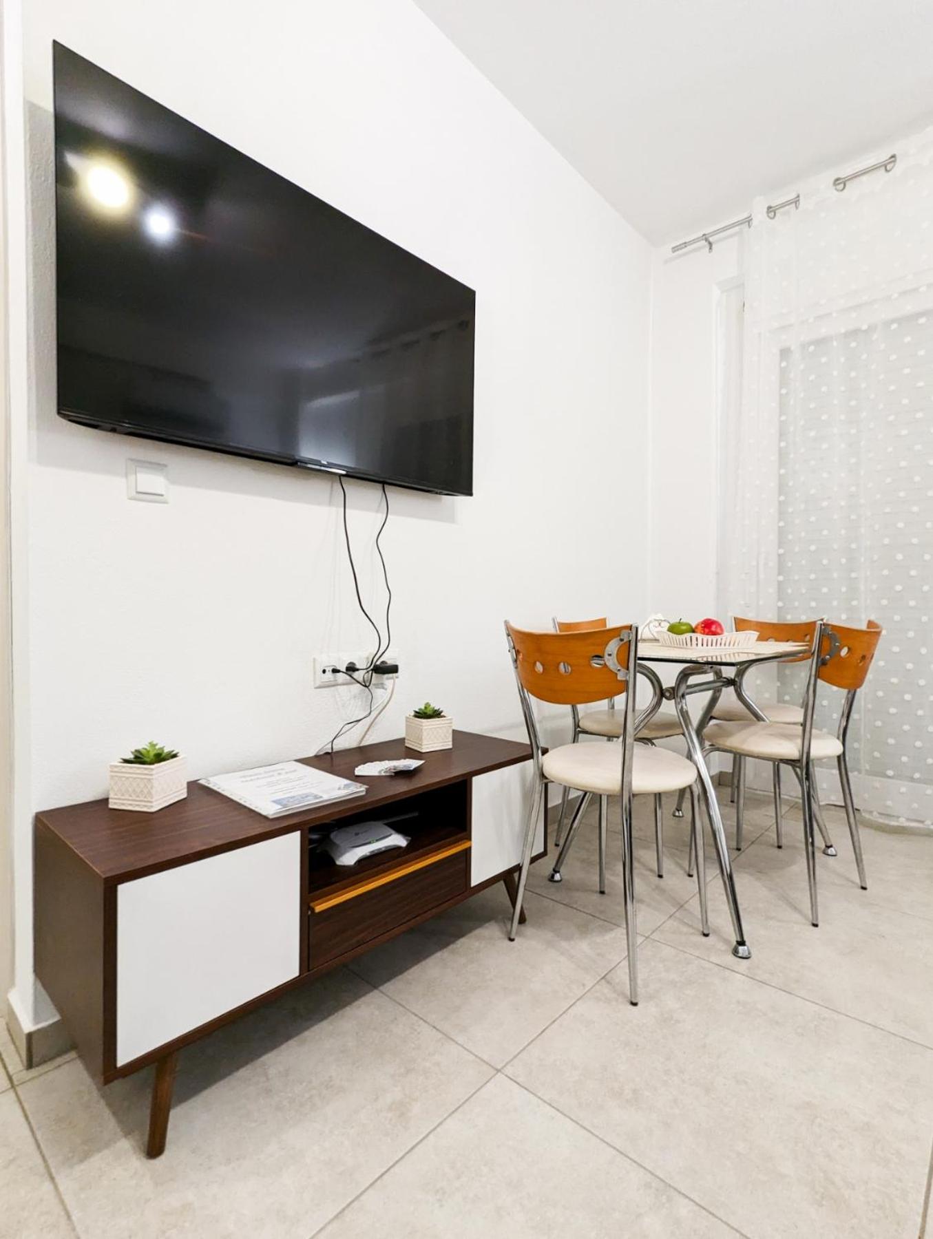 Ofrynio Luxury Apartments & Pool