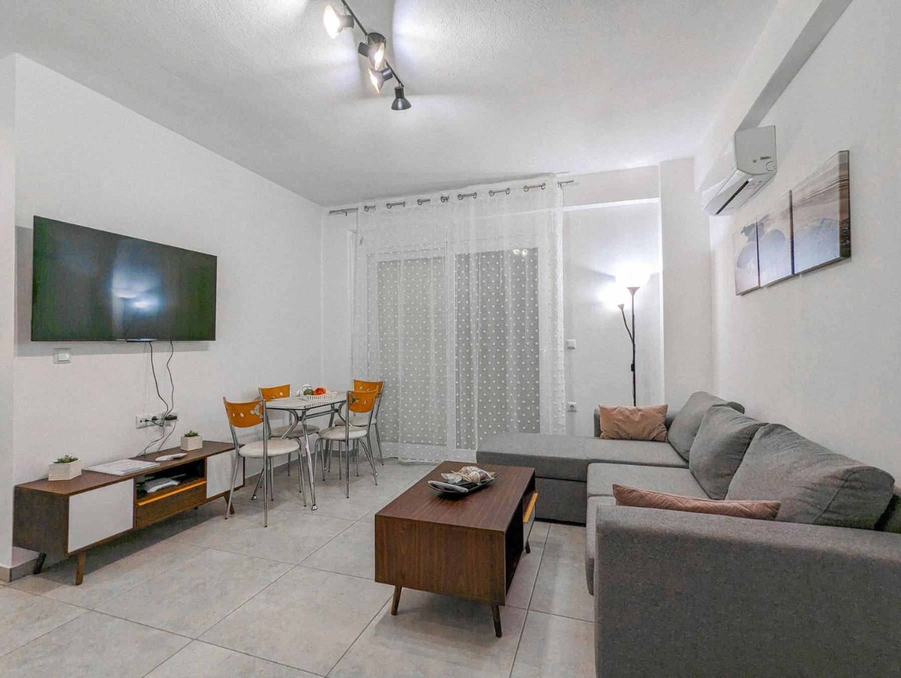 Ofrynio Luxury Apartments & Pool