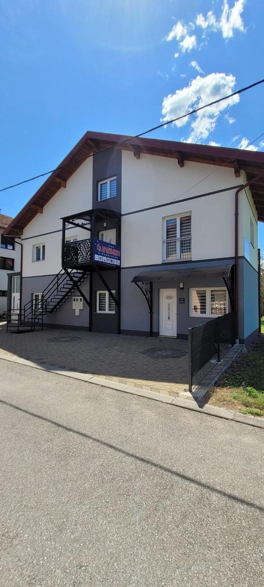 Oz Lux Apartments