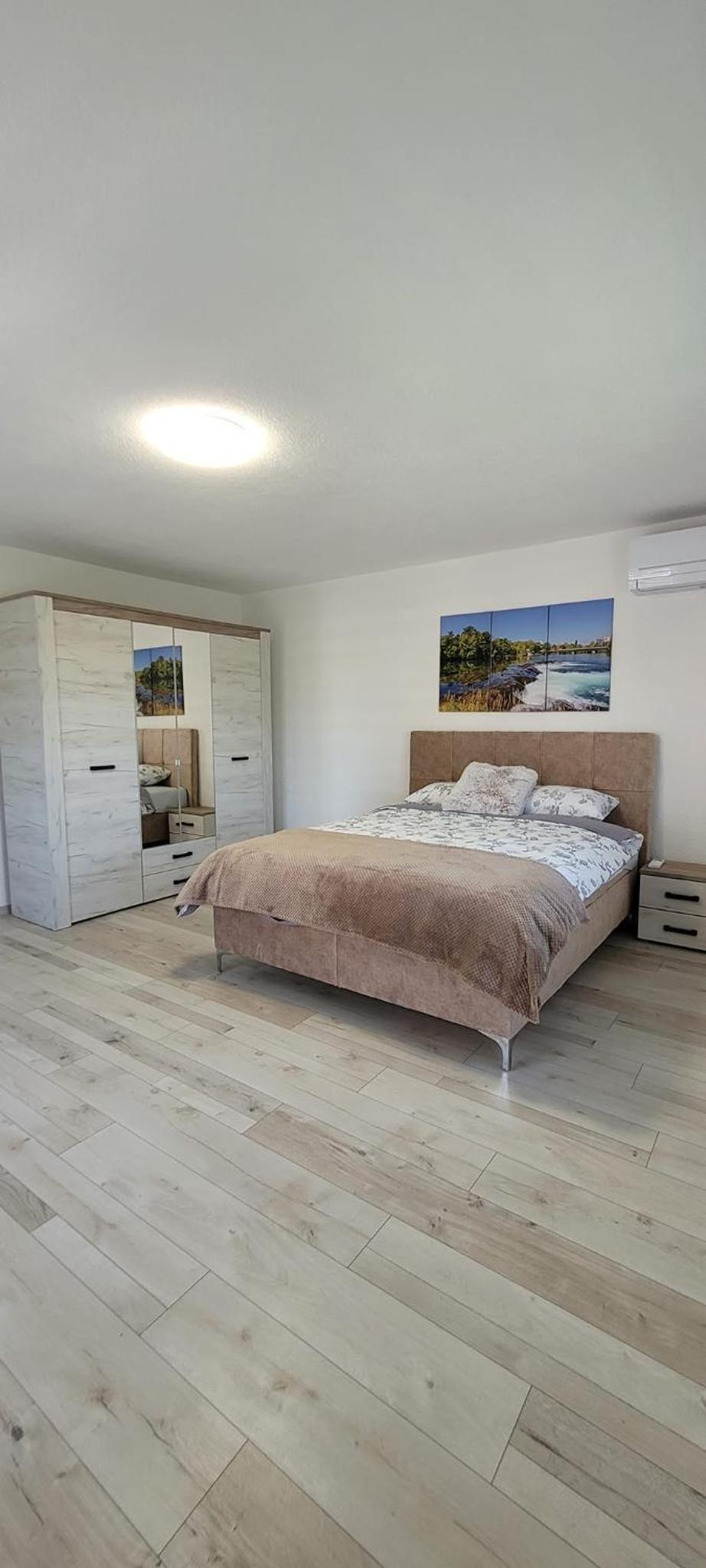Oz Lux Apartments