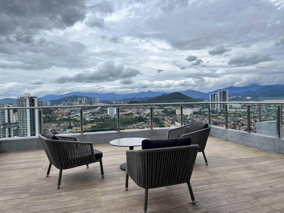 Homey Hideout at Neu Suites