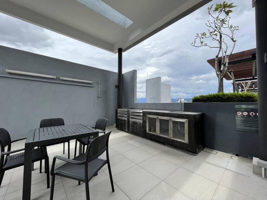 Homey Hideout at Neu Suites