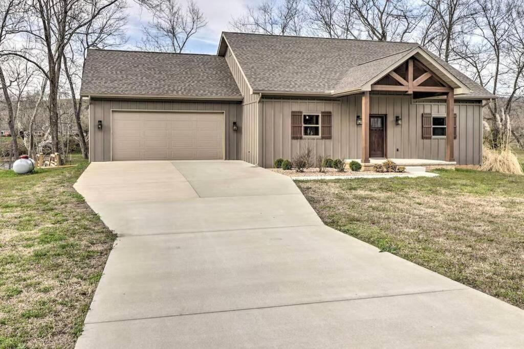 White River House with River Access and Boat Launch