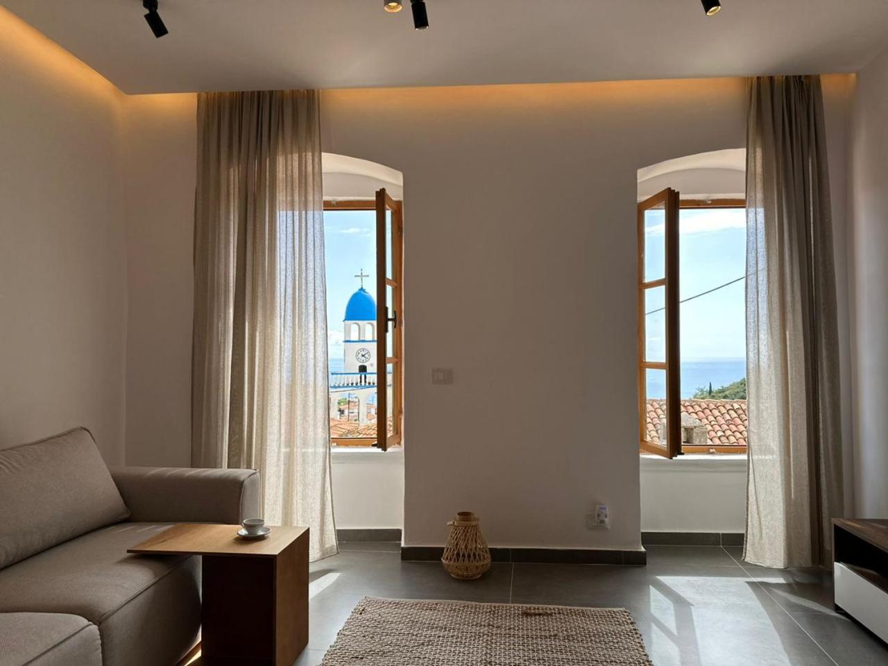 LION'S VILLA