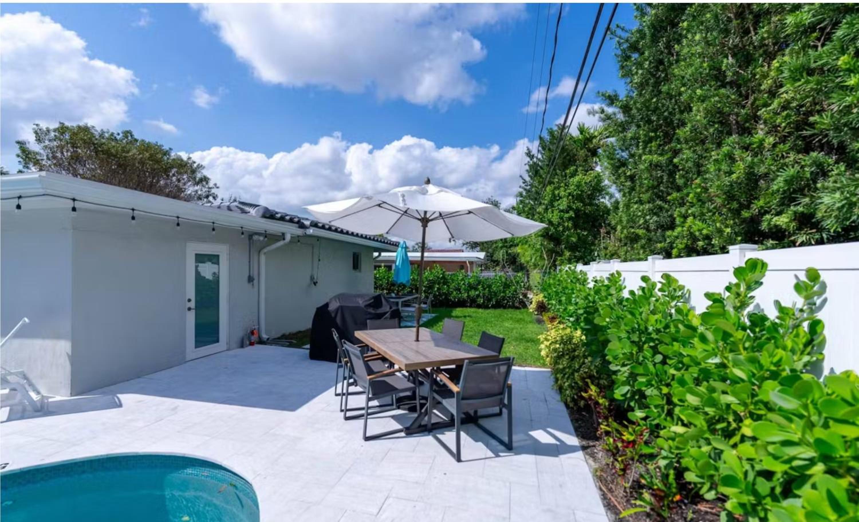 Gorgeous Renovated Pool Villa, 3 min walk to Ocean, Villa Eucalypta view 5