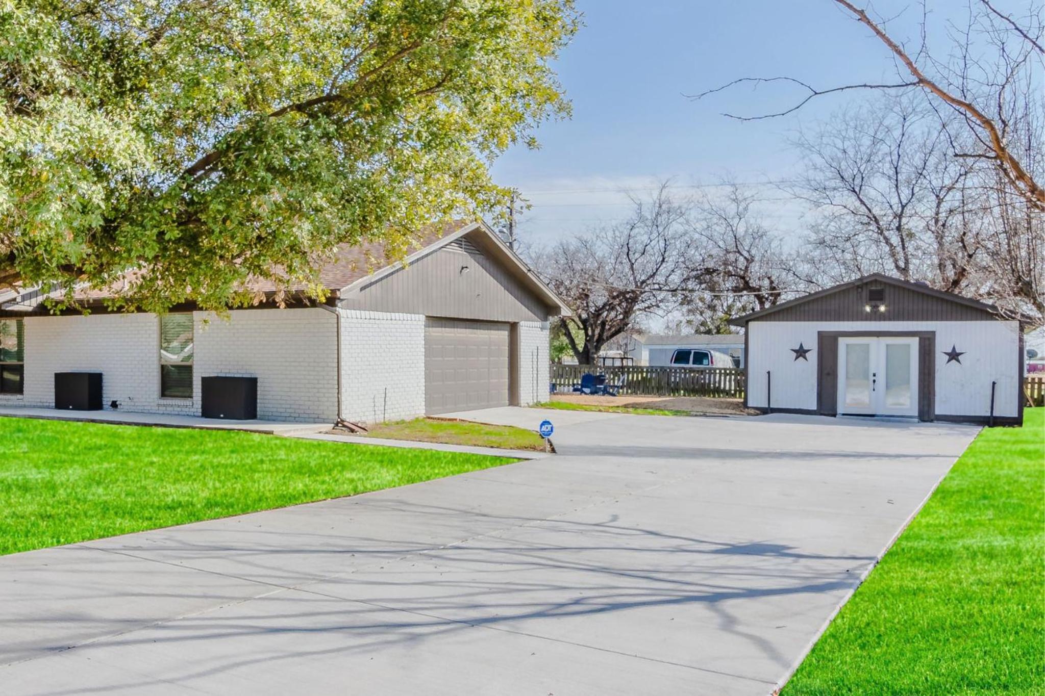 Ping Pong Lake House Monthly Stays Fire Pit, Patio by Vacation Your Way