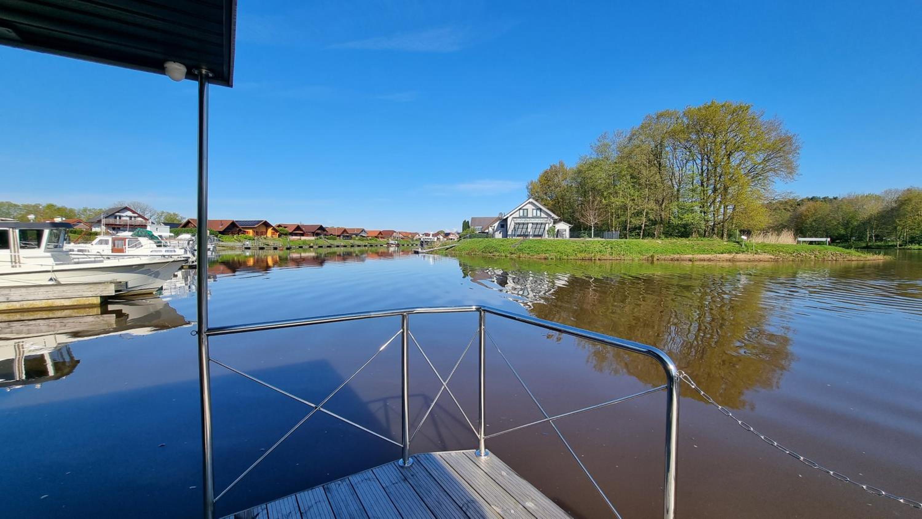 Pures HausbootVergnügen