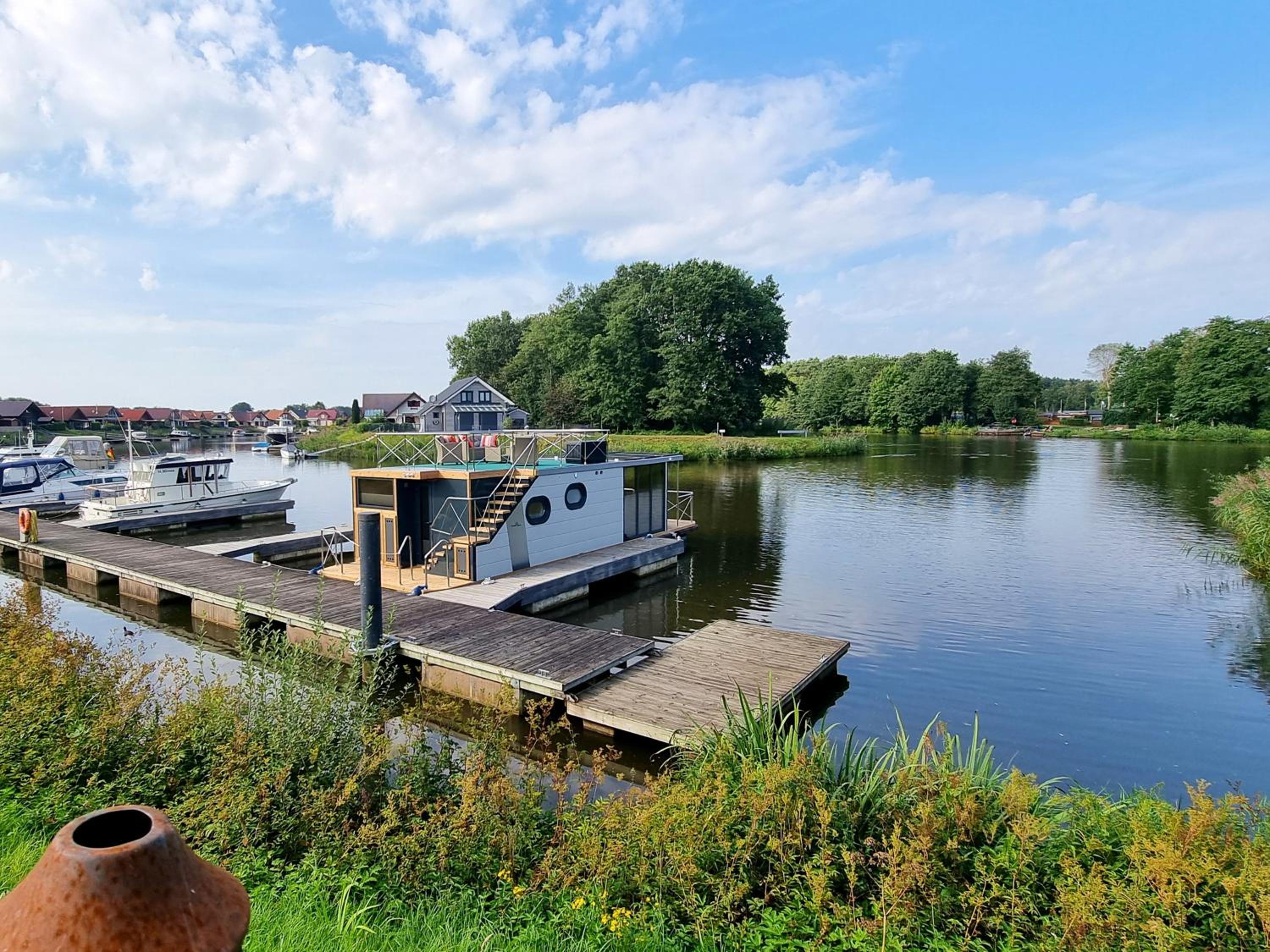 Pures HausbootVergnügen