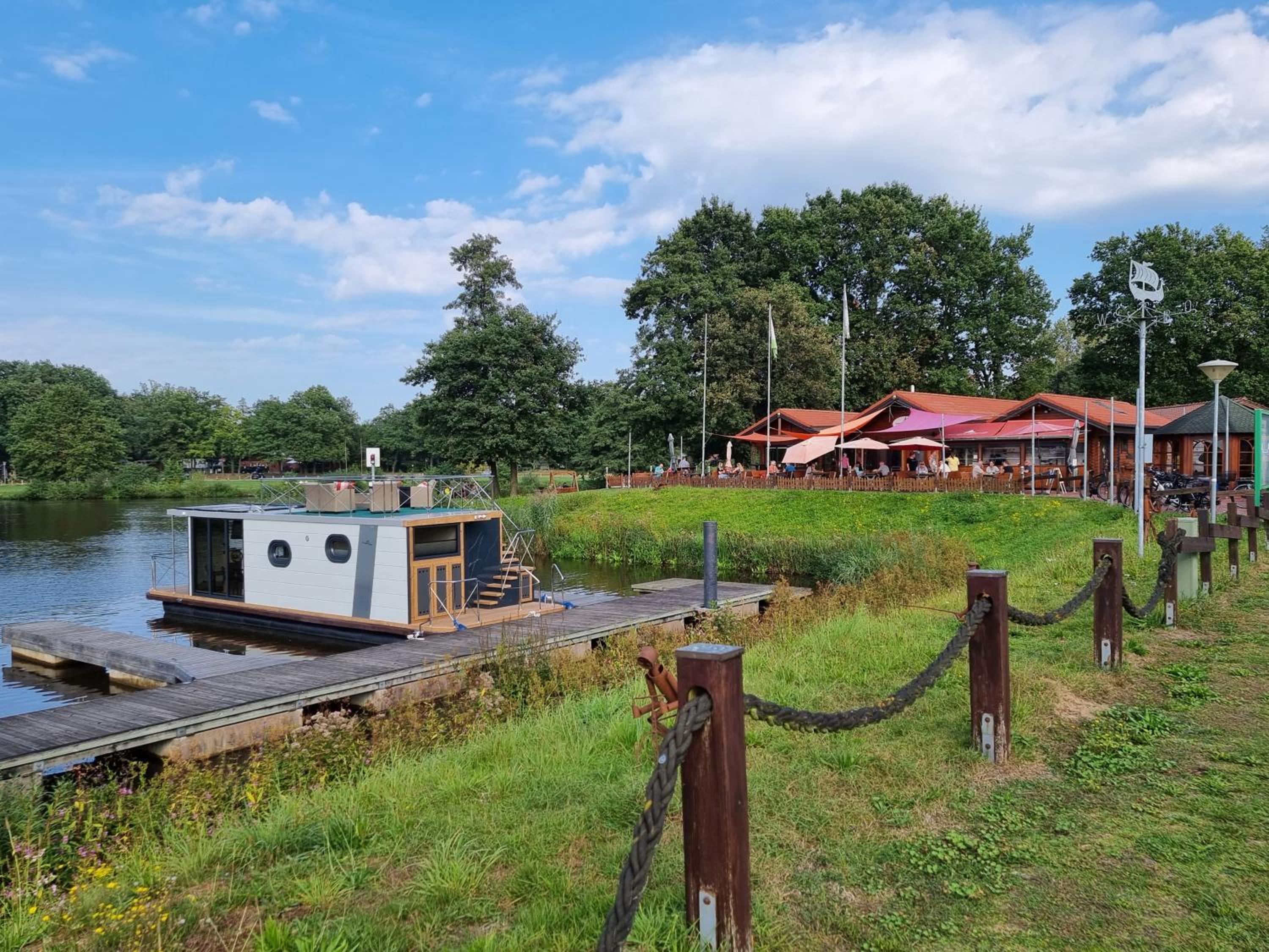 Pures HausbootVergnügen