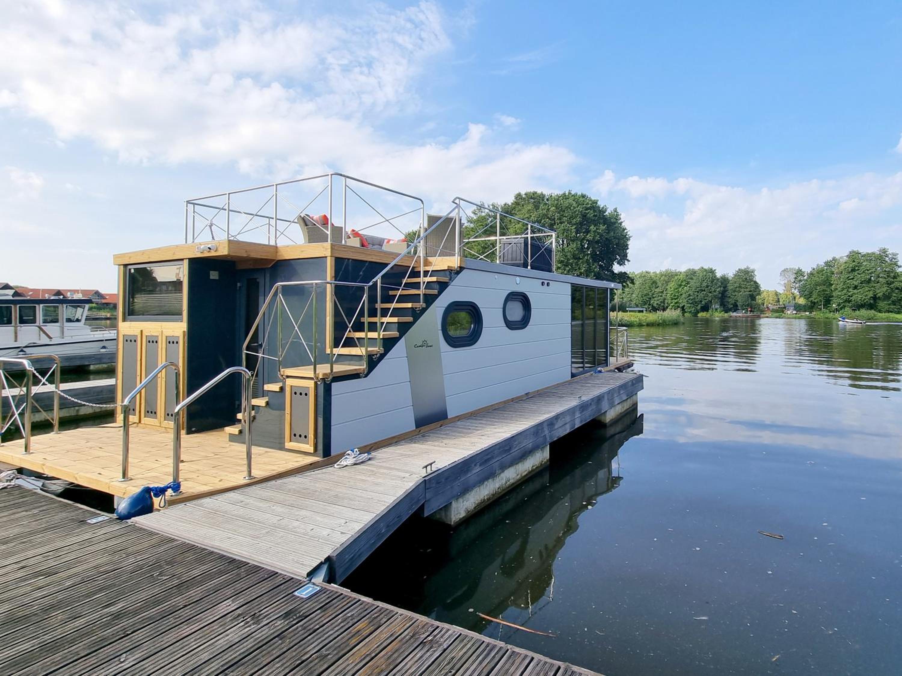 Pures HausbootVergnügen
