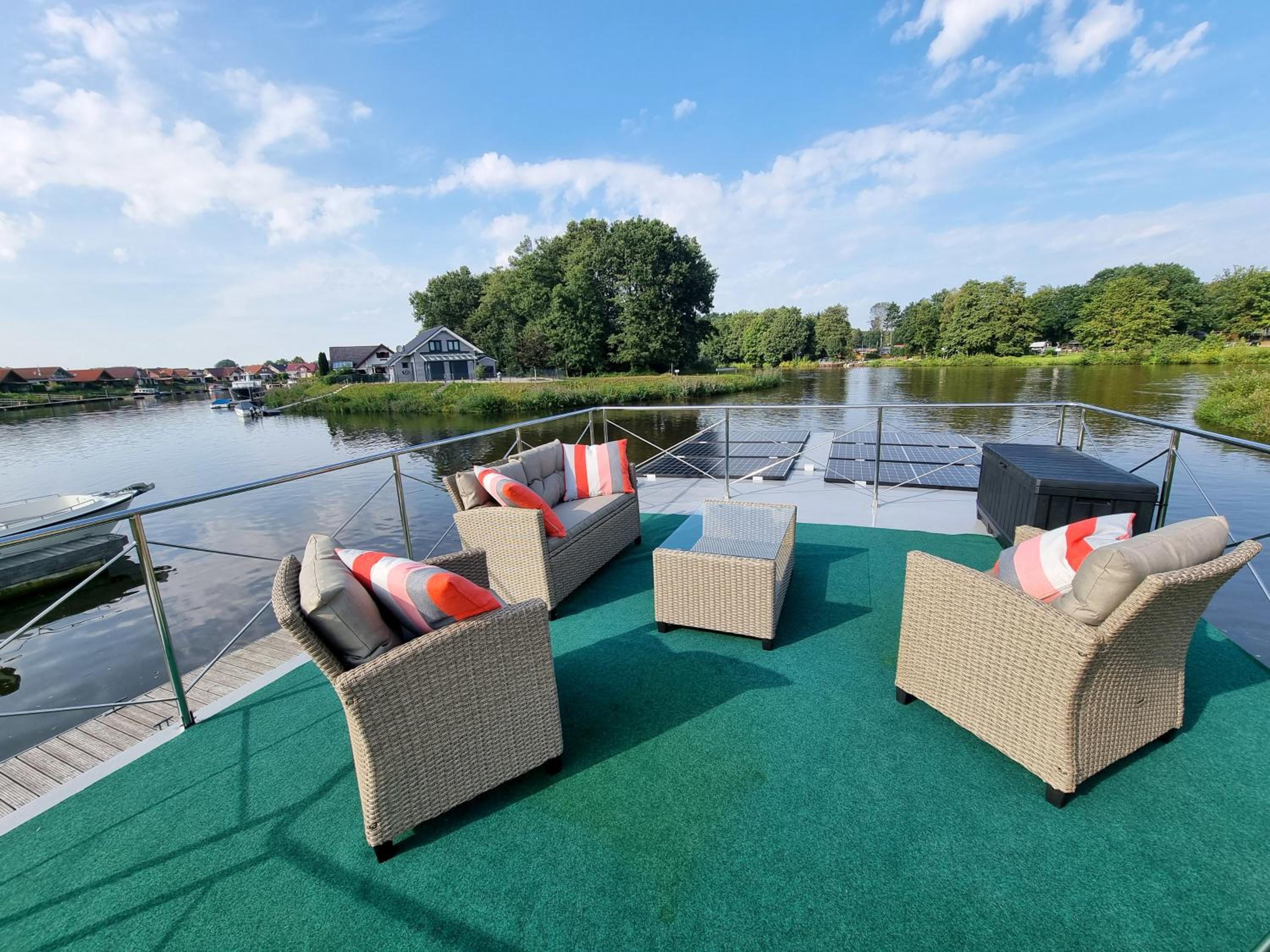 Pures HausbootVergnügen