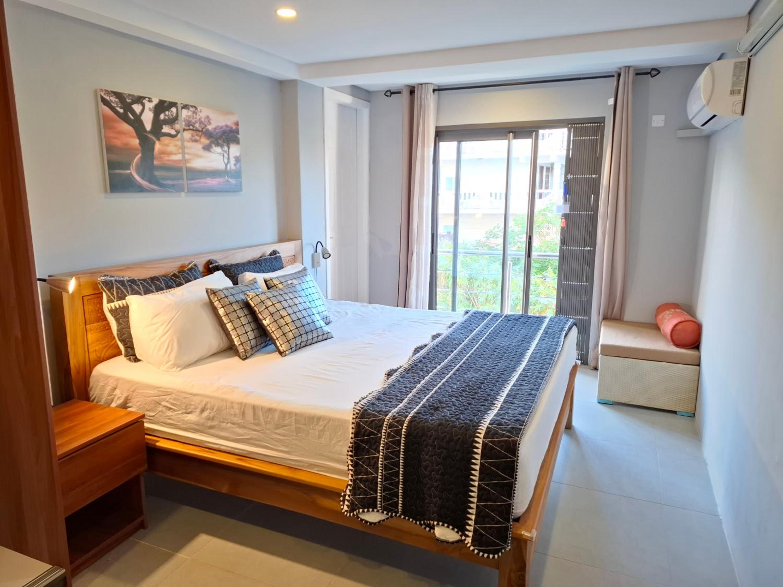 Luxury Apartment 150 m from the beach view 5