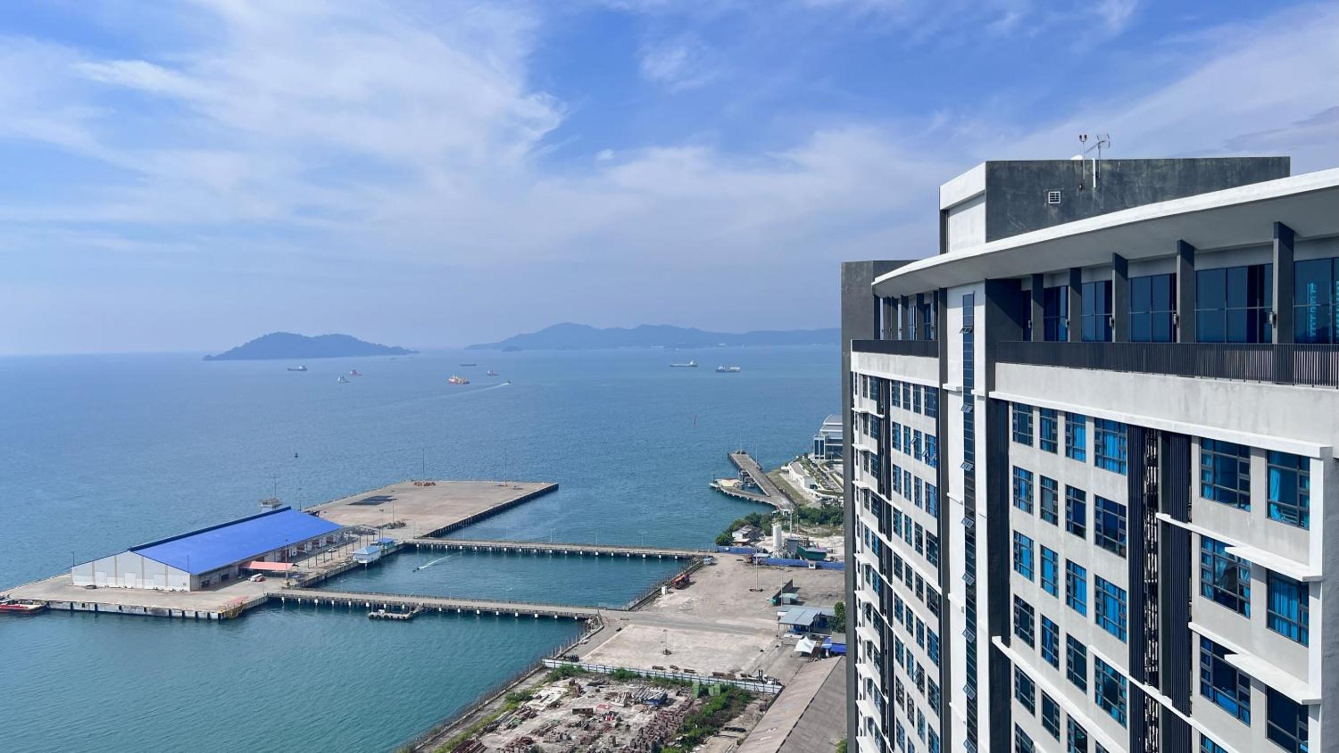JQ Unity Homestay 2 High Floor Seaview Netflix 6pax view 3