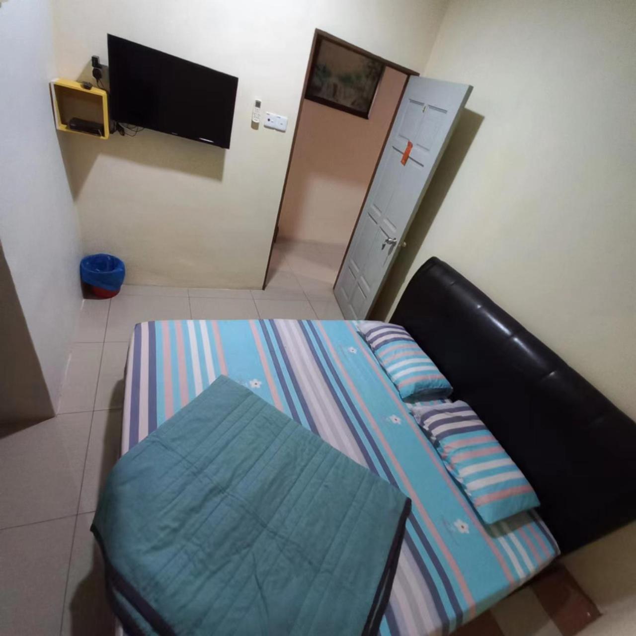 HAPPY HOMESTAY Lukut