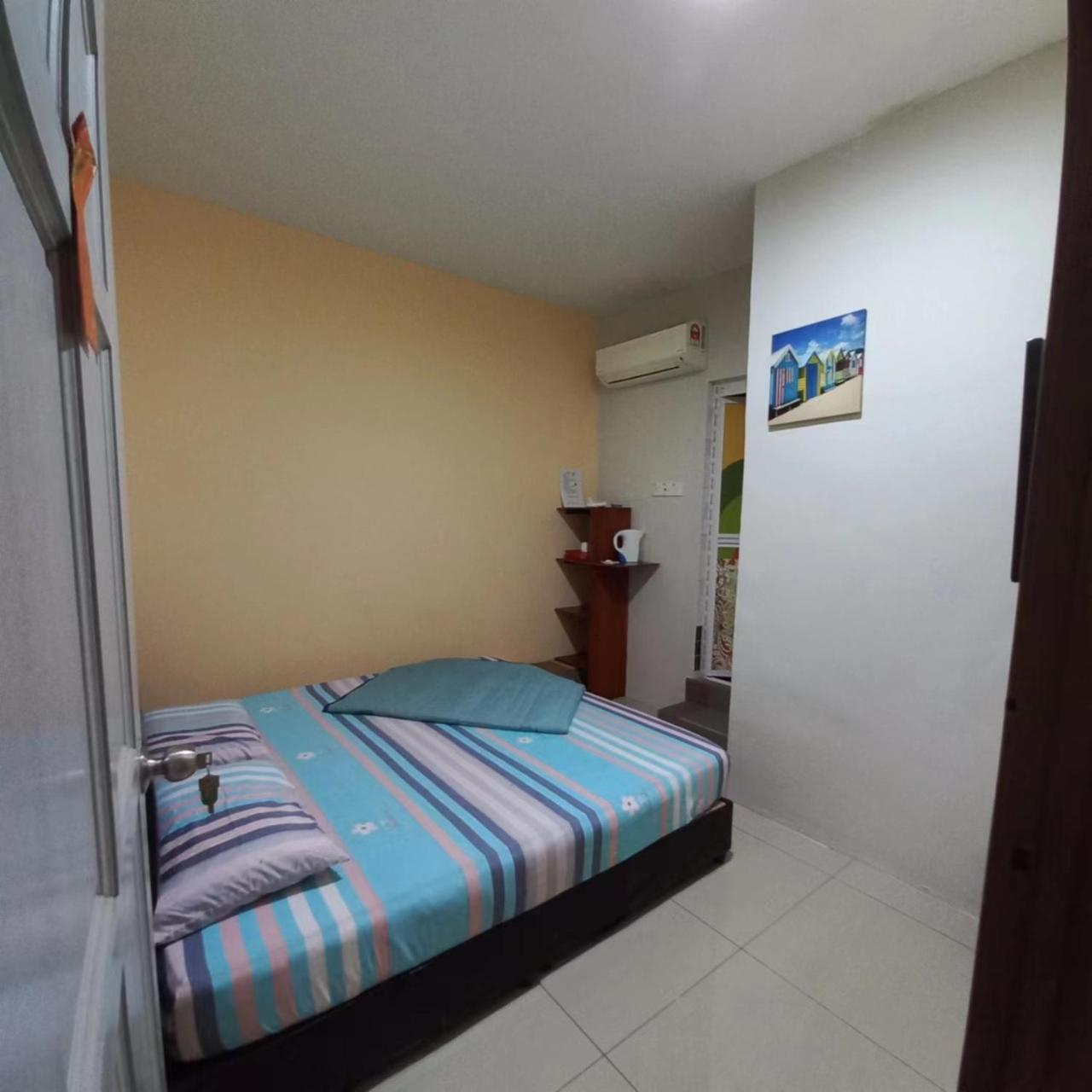 HAPPY HOMESTAY Lukut