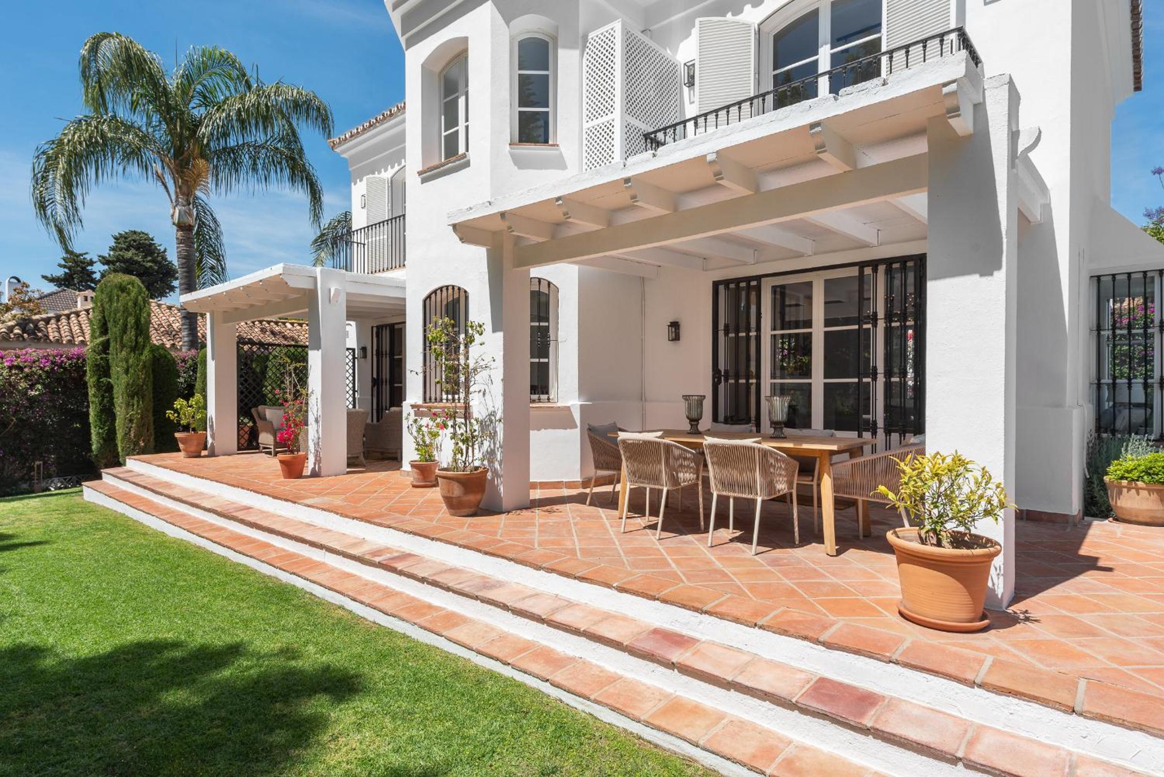 Luxury House with Private Pool and Stunning Interiors