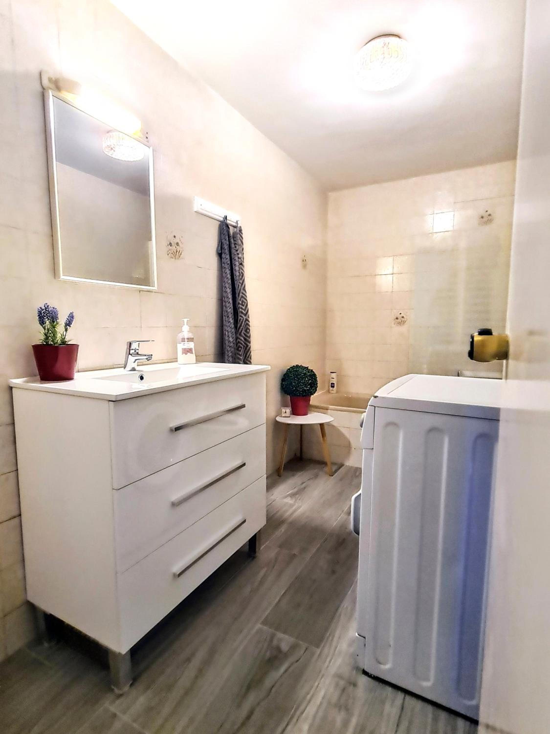 Ferienwohnung nahe Strand, Stadt und Yachthafen - frisch renoviert view 4