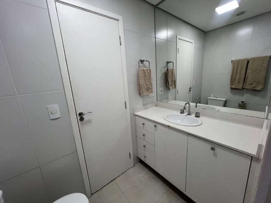 Apto com 1 Dormitório, Garagem, Tv Smart, Varanda, Piscina no Bethaville Barueri