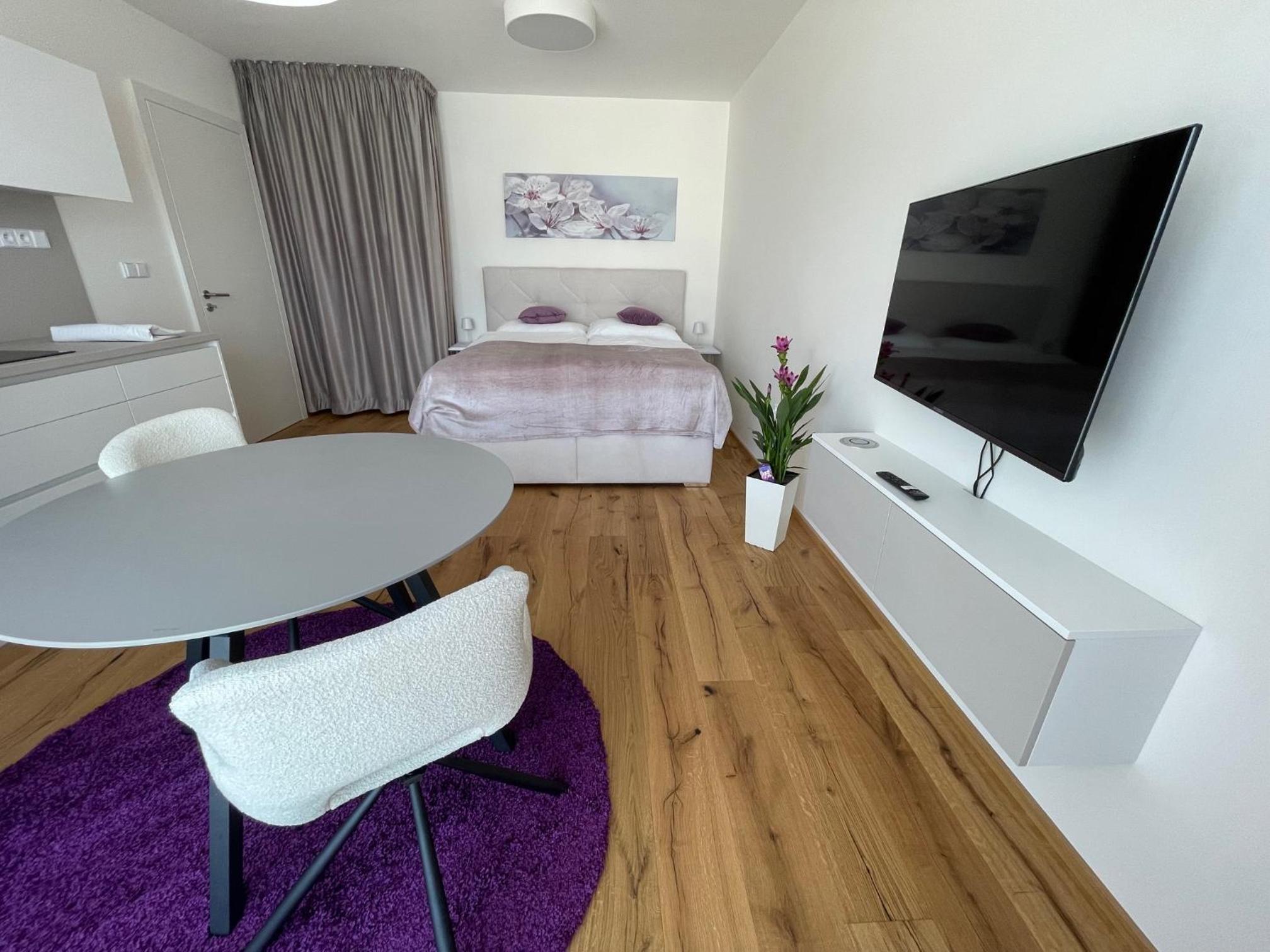 H52 Apartments