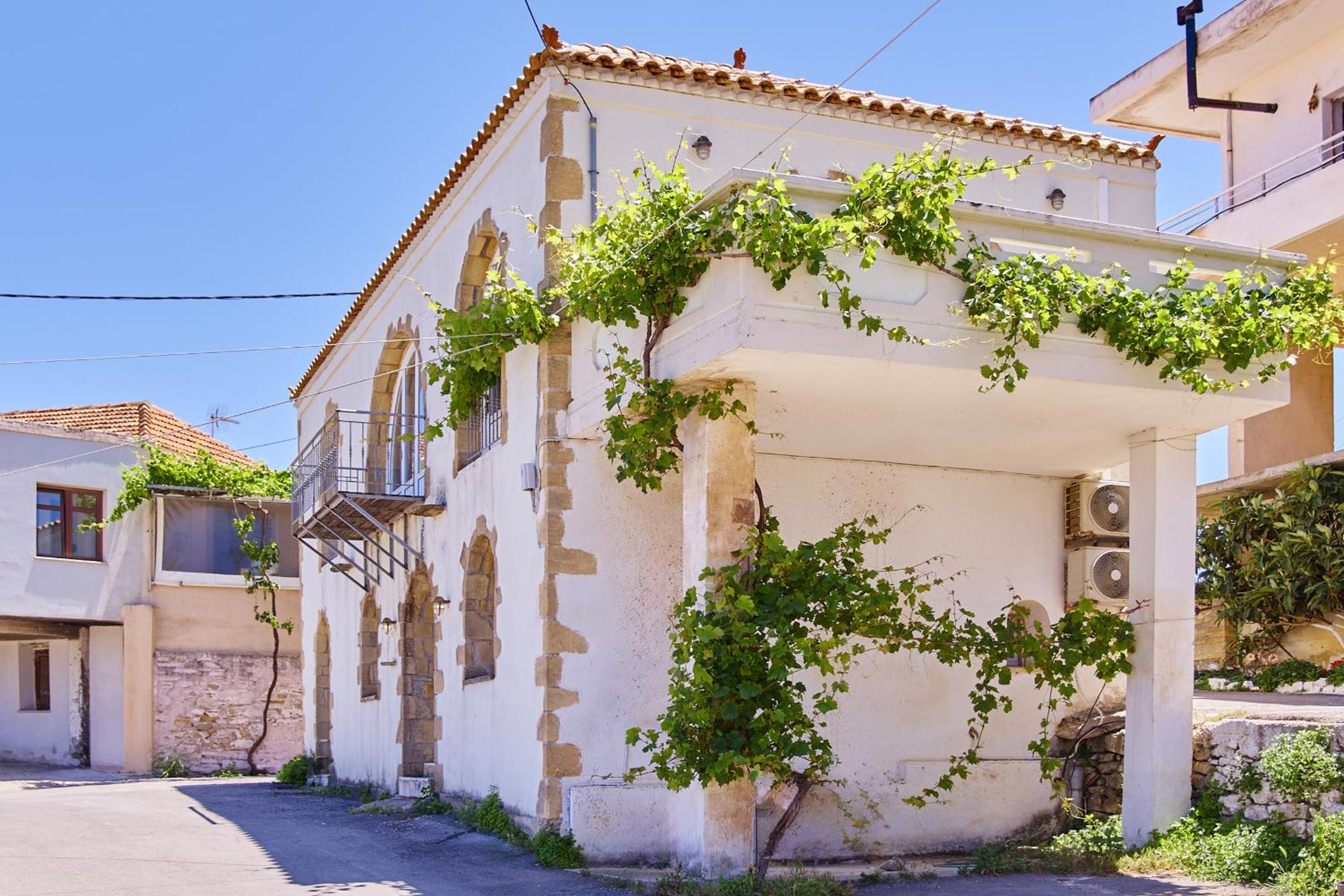 Villa Elaiona in countryside with mountain views