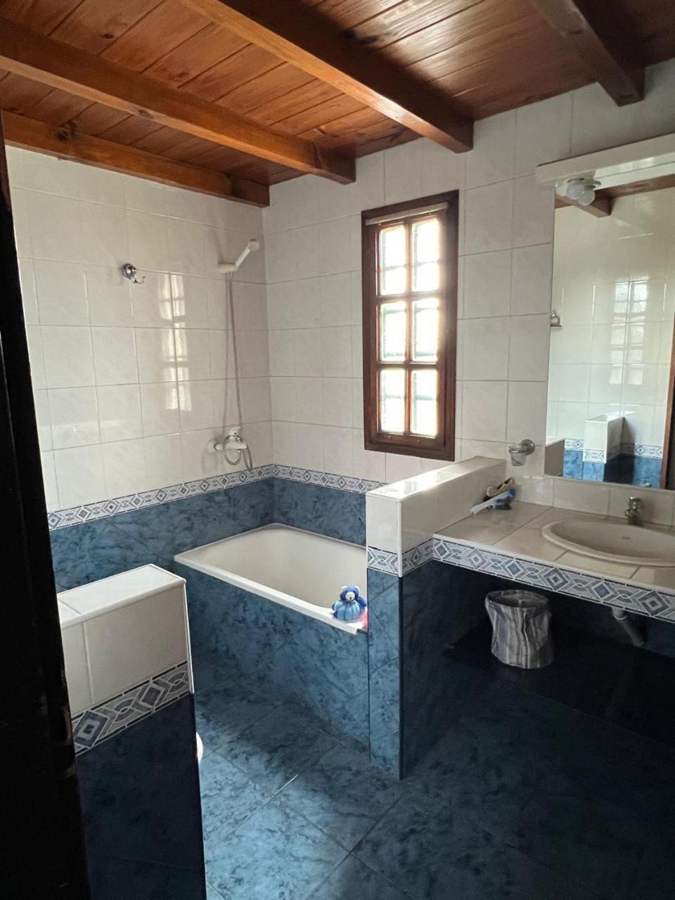 CHALET GRANDE PARA 5 PERSONAS EQUIPADA, CON PATIO INTERNO