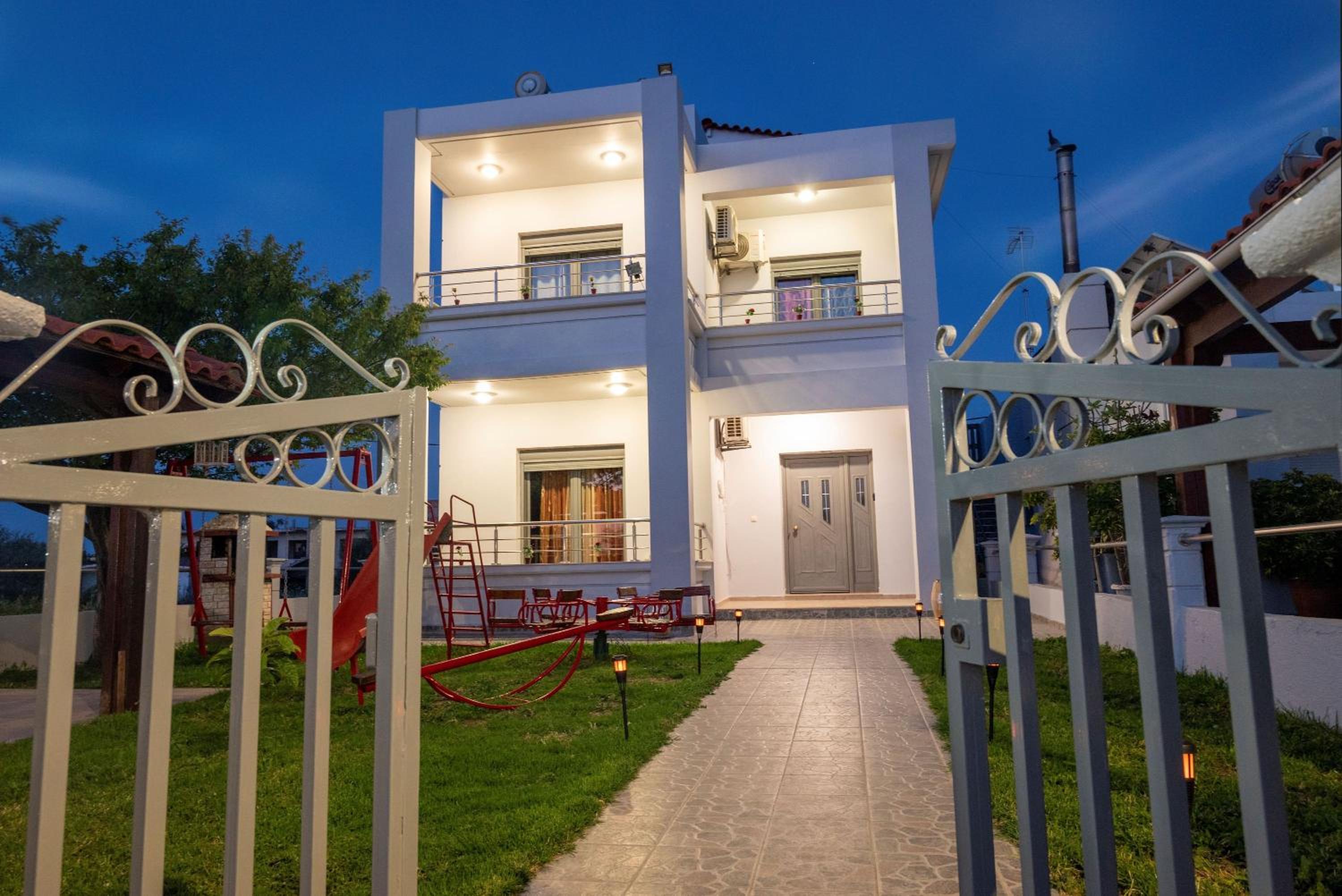 Amaya House near the Beach