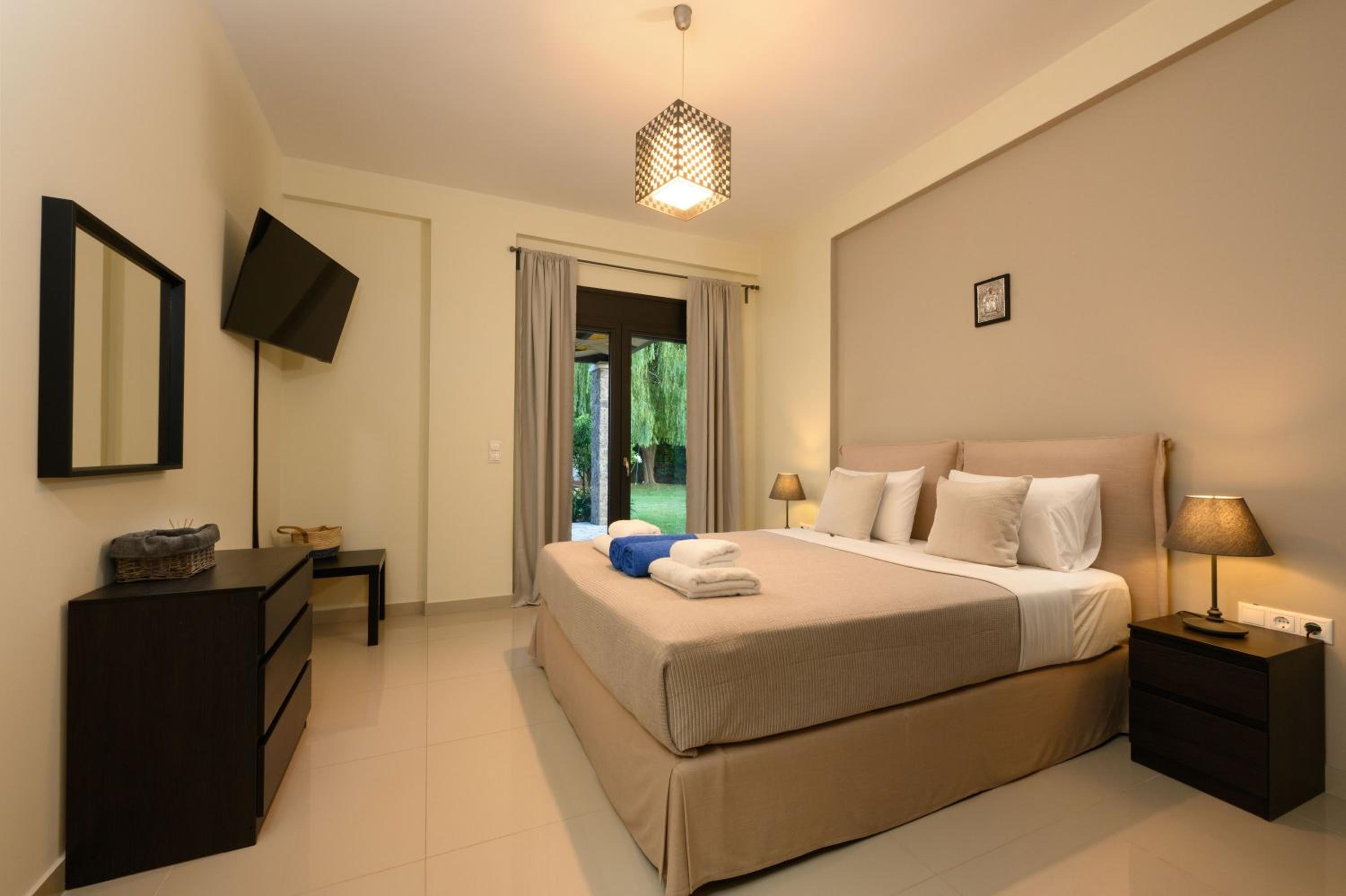 Villa Black White Dassia photo 2