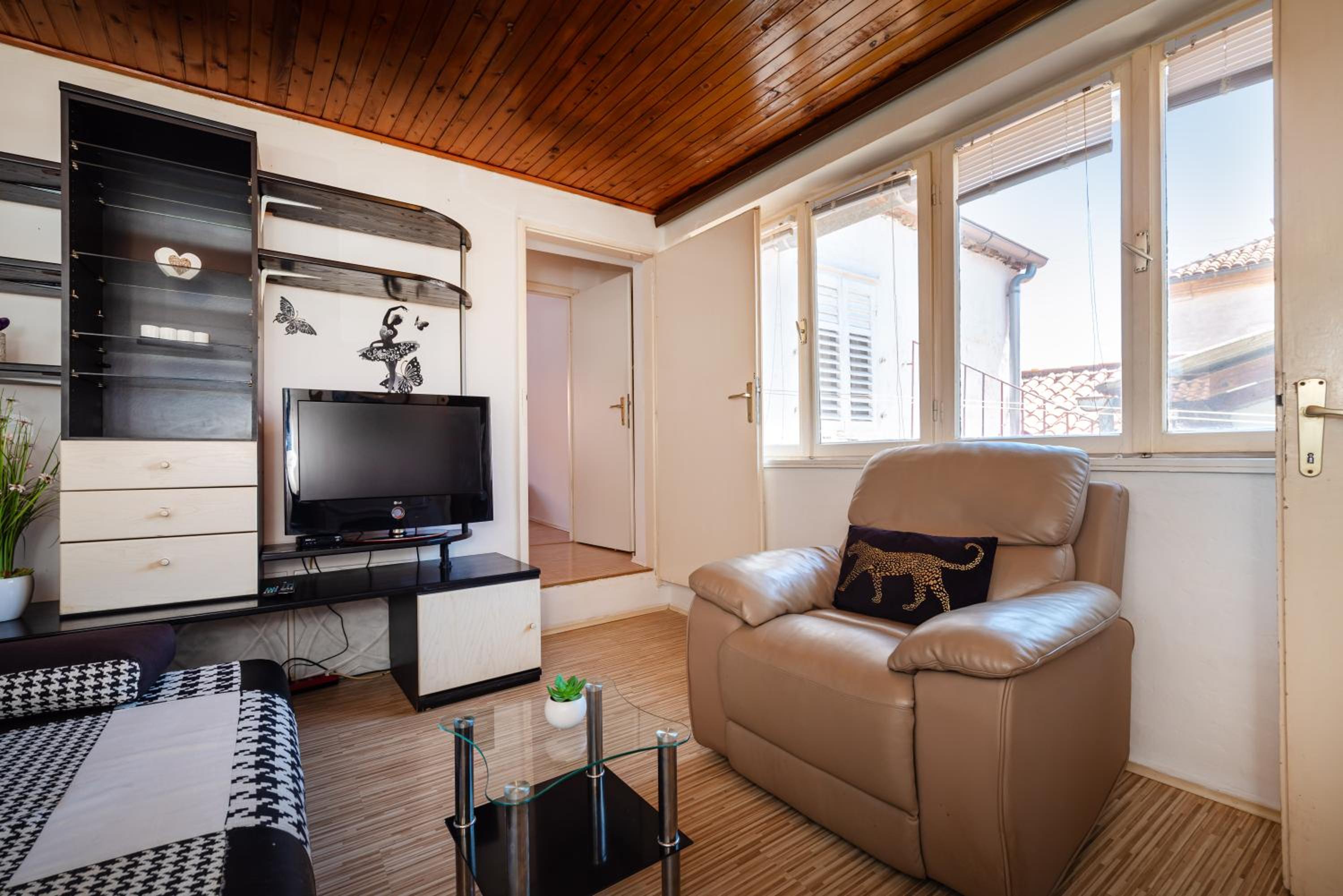 TIMELESS ANTIQUE Old Town with Terrace view 3