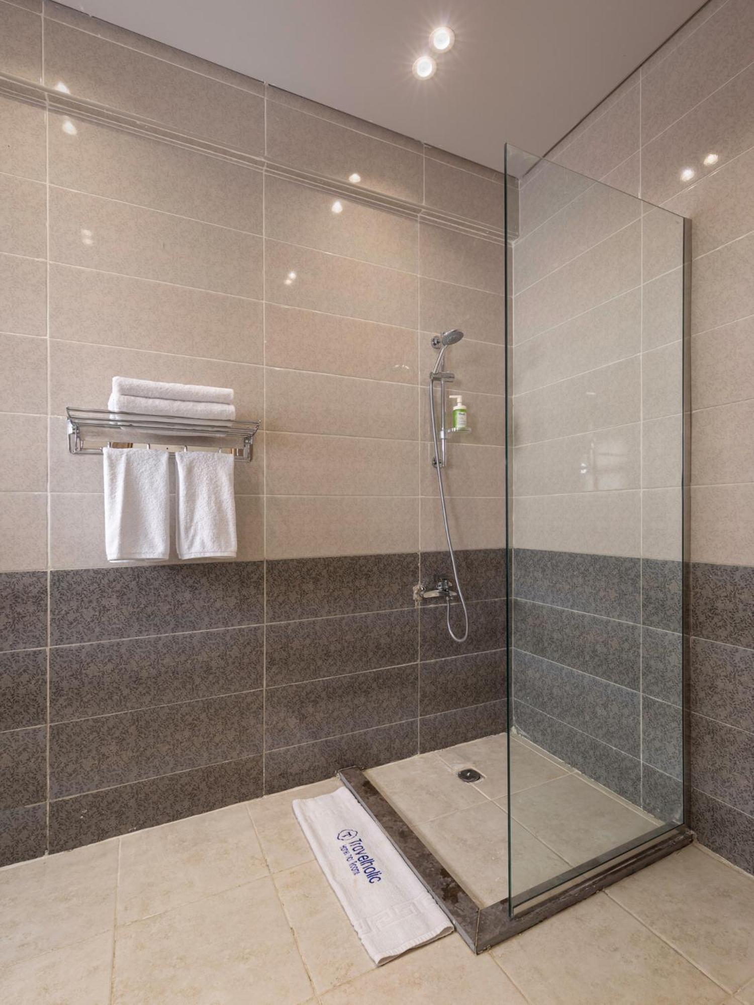 Travelholic 90 Residence